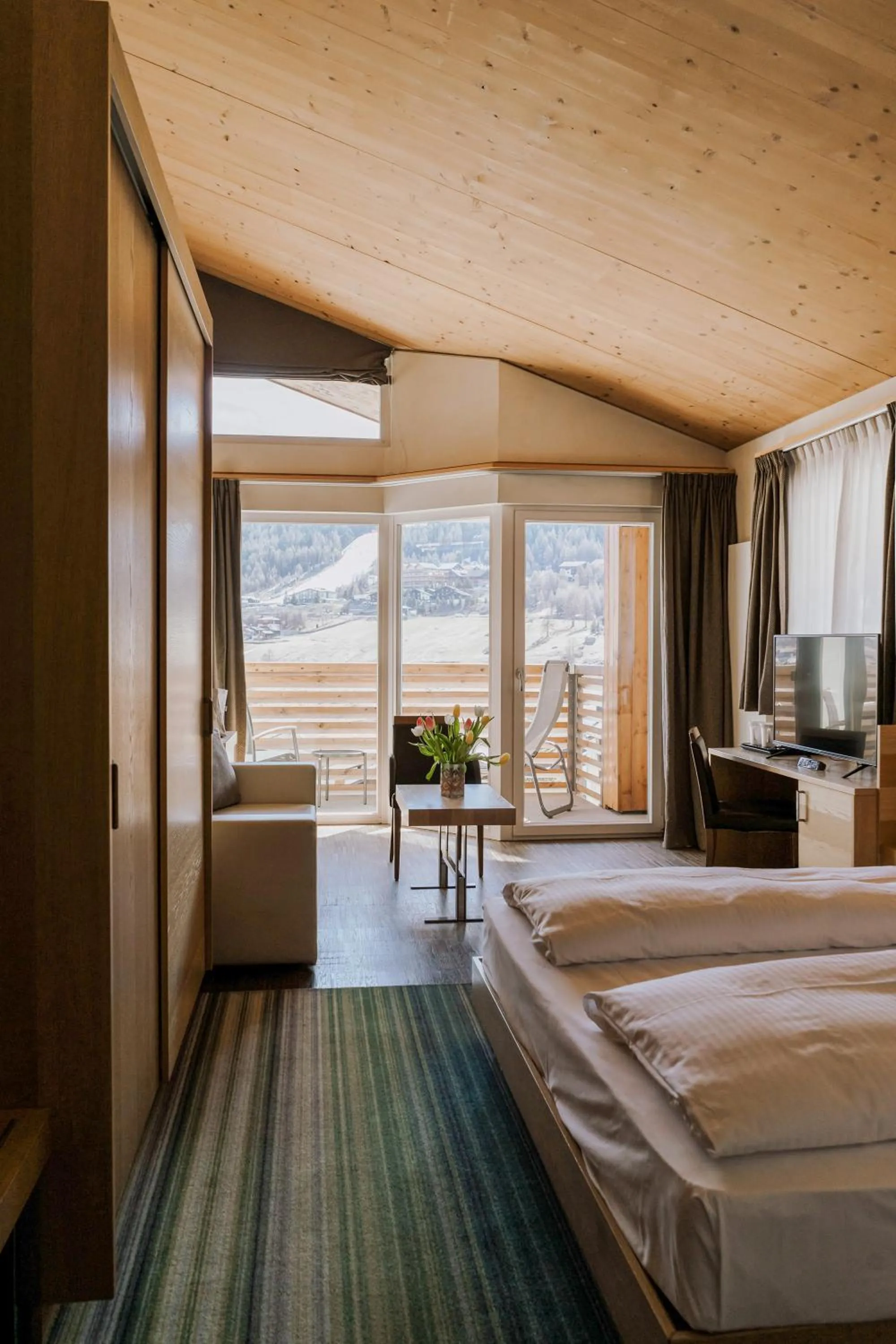 Photo of the whole room, Bed in Hotel Lac Salin Spa & Mountain Resort