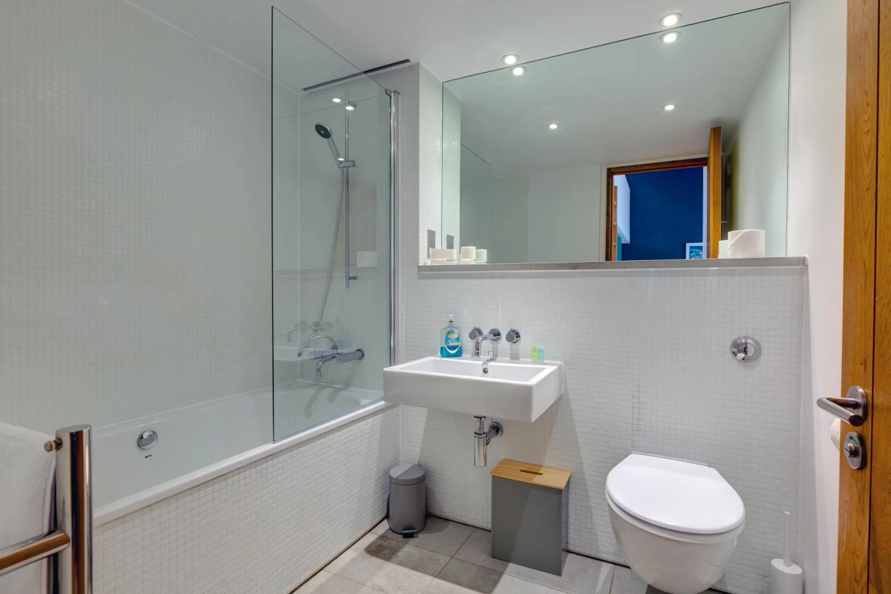 Bathroom in 2 Bed- Pureserviced 5 Brewhouse