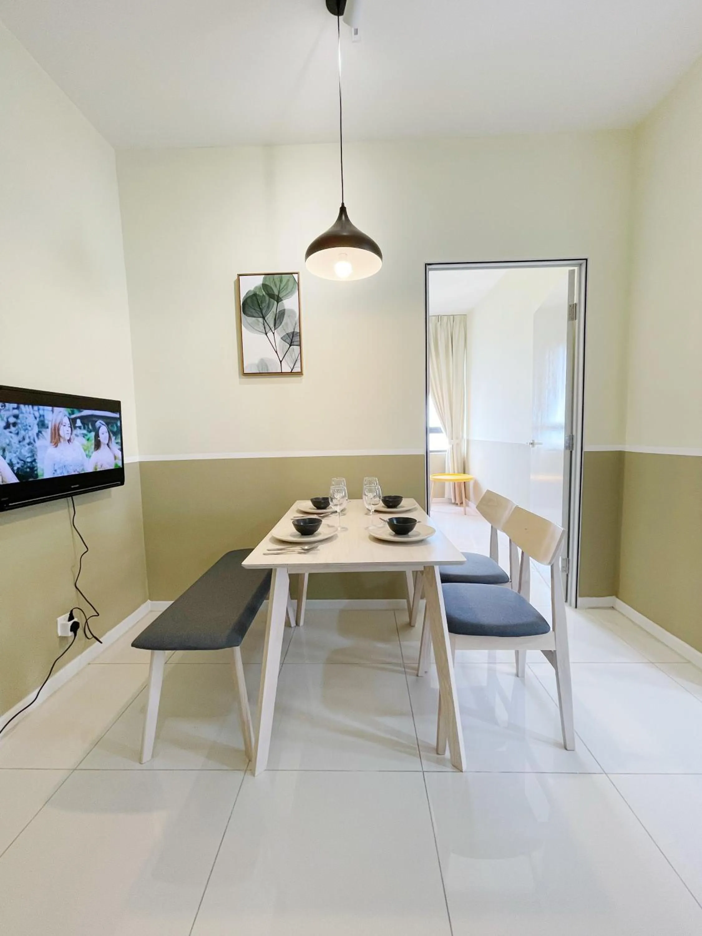 Dining area in Horizon Suite Homestay, KLIA by S&T Homez