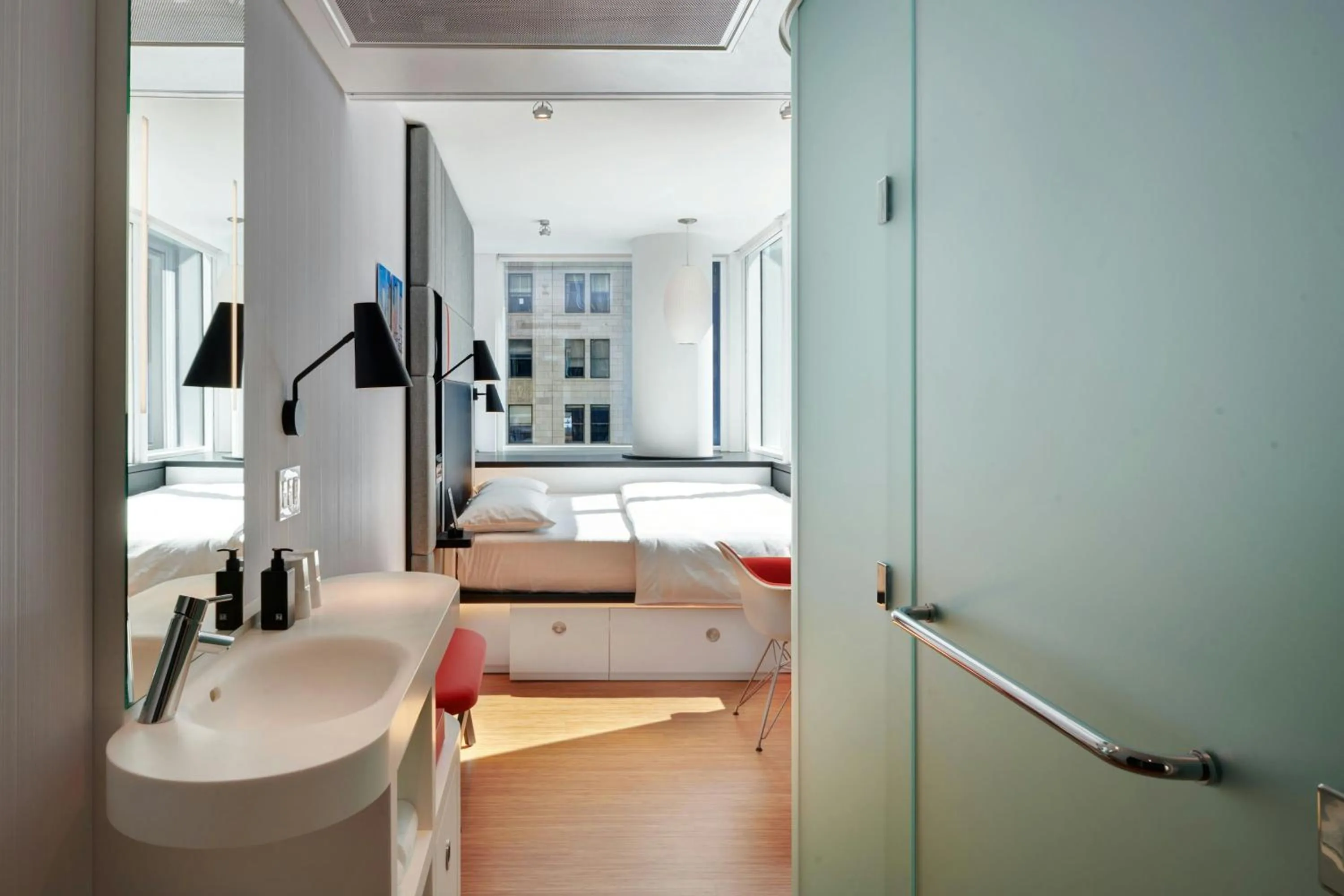 Bedroom, Bed in citizenM Chicago Downtown