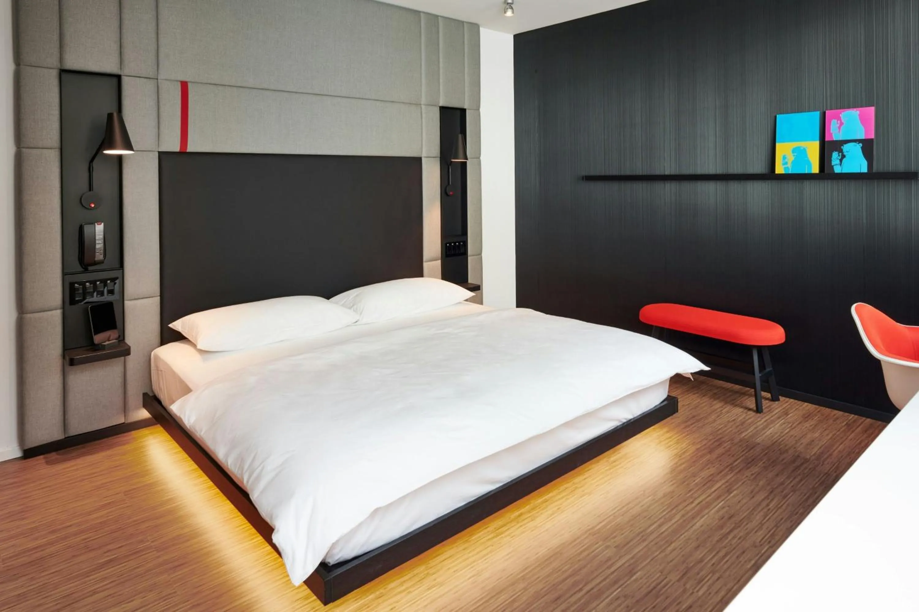Bedroom, Bed in citizenM Chicago Downtown