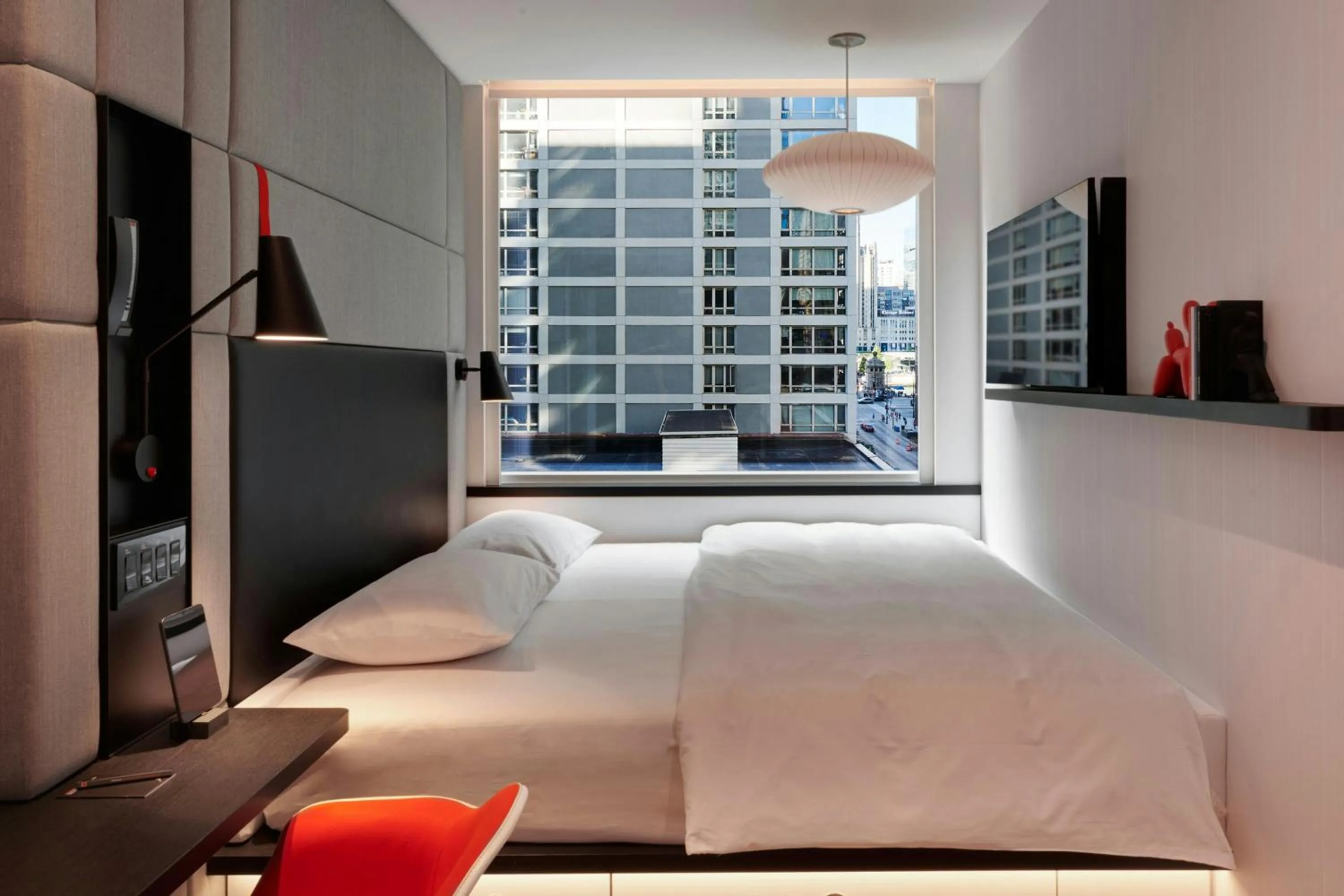 Bedroom, Bed in citizenM Chicago Downtown