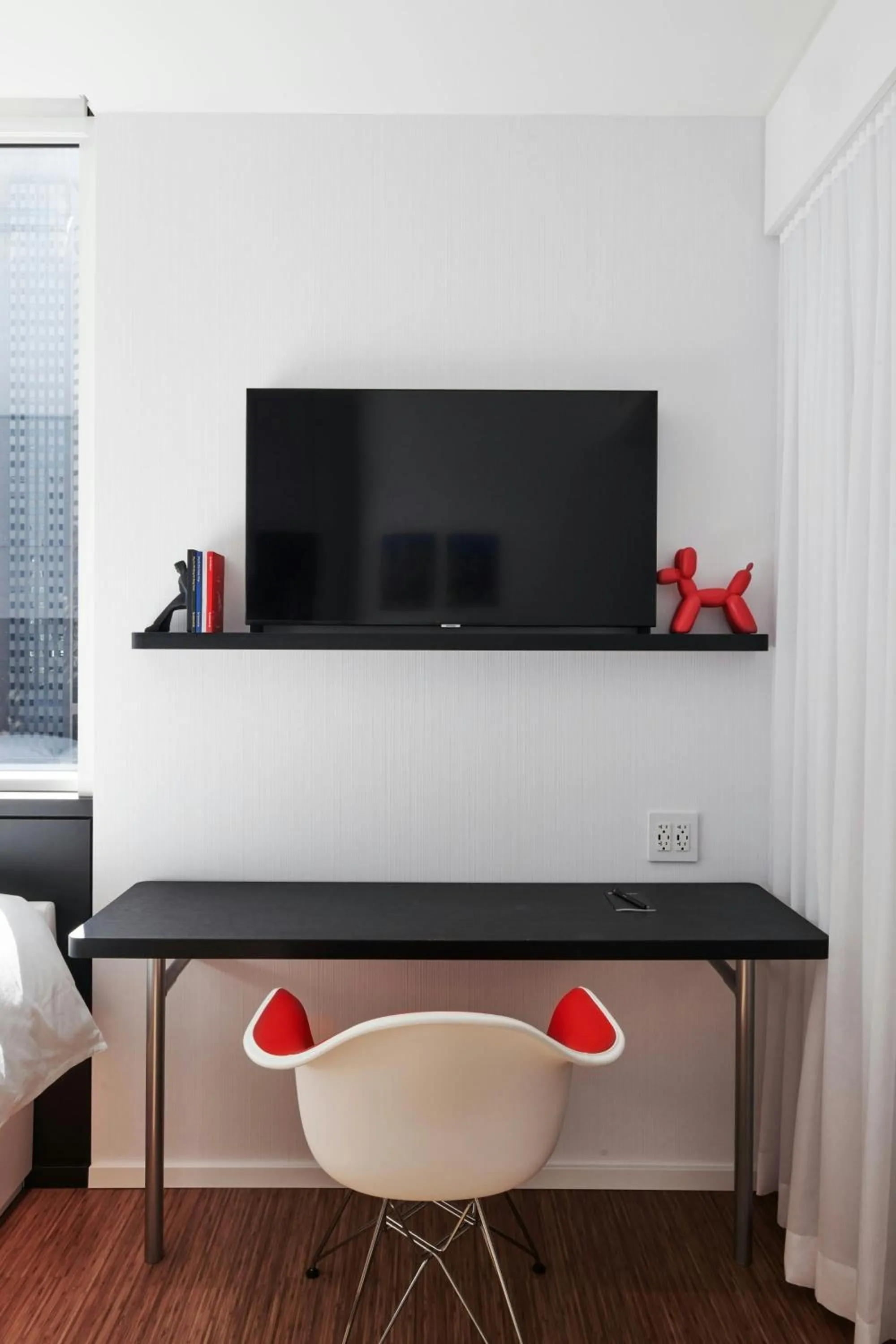 Bedroom in citizenM Chicago Downtown