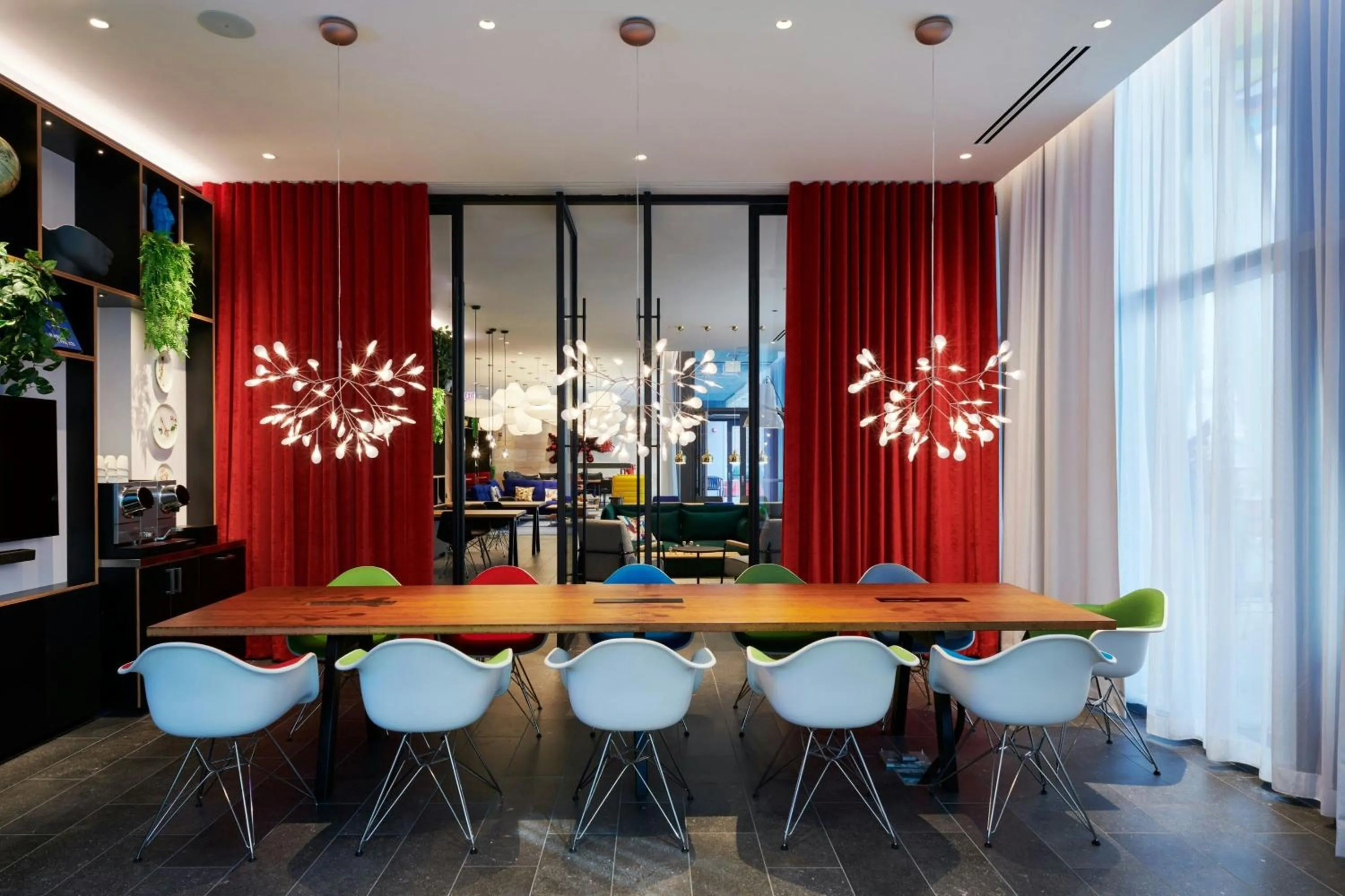 Meeting/conference room in citizenM Chicago Downtown