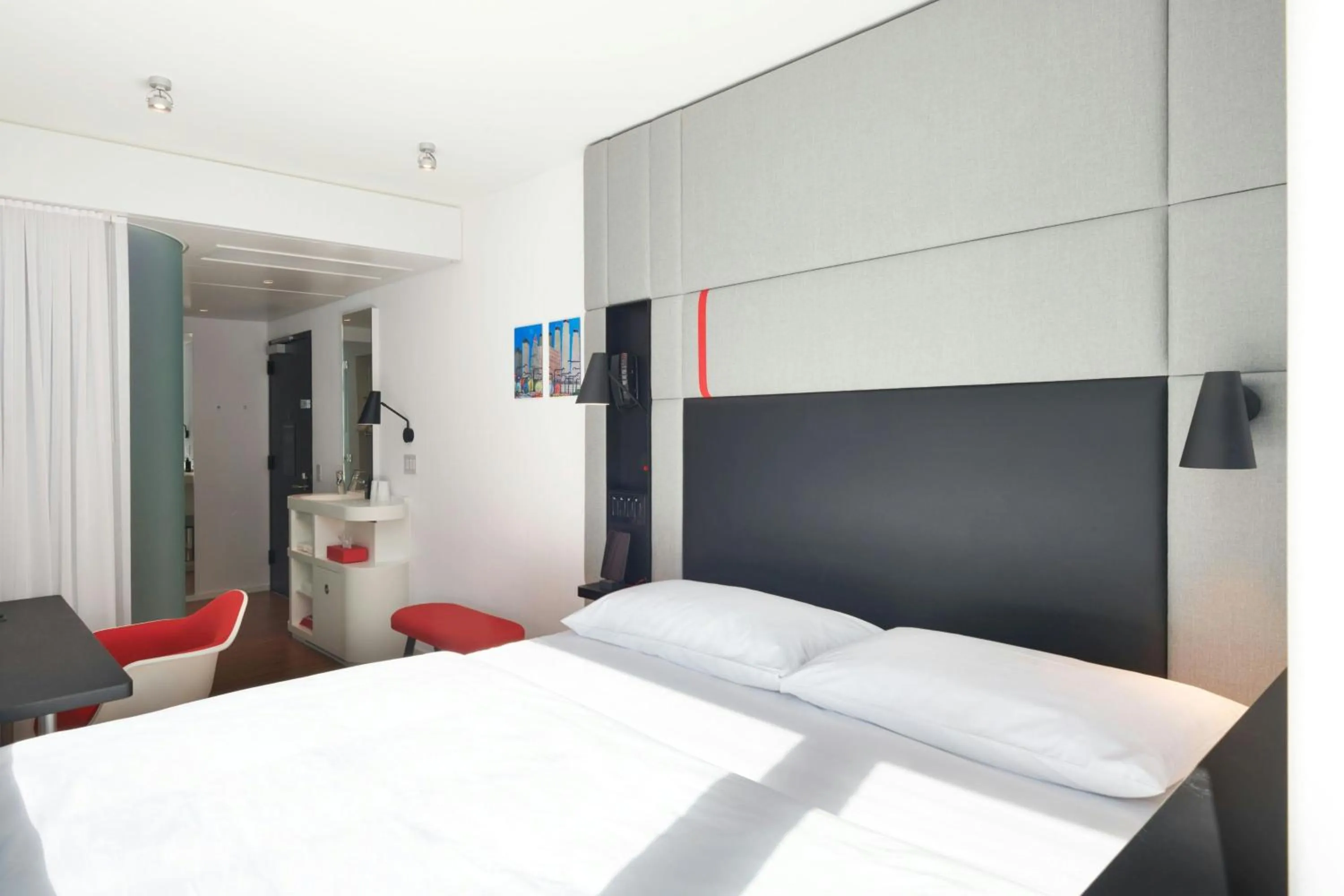 Bedroom, Bed in citizenM Chicago Downtown