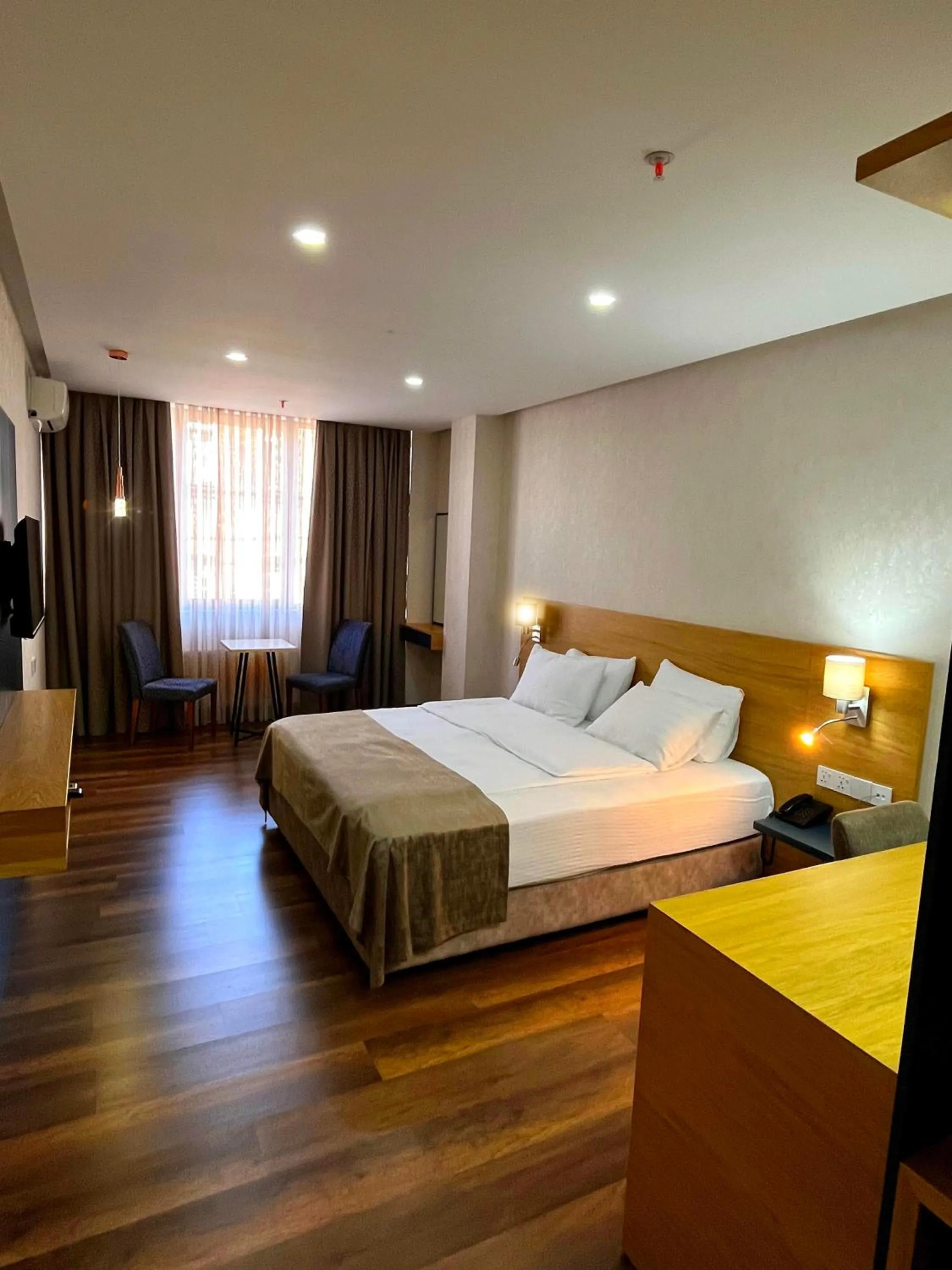 Photo of the whole room, Bed in GOLDEN IR-ME_NI