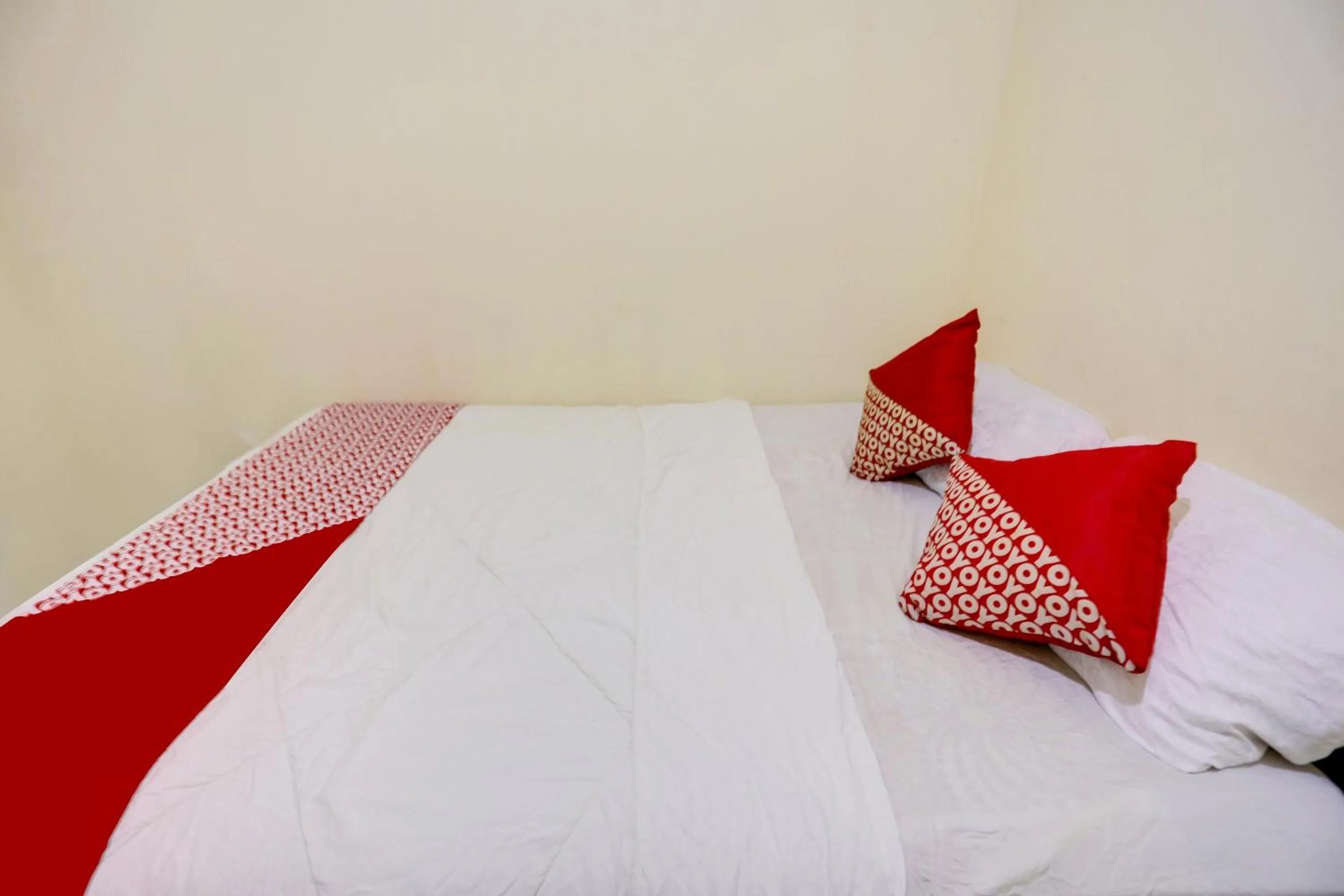 Bedroom, Bed in Hotel O Ringin Pitu 1 Syariah