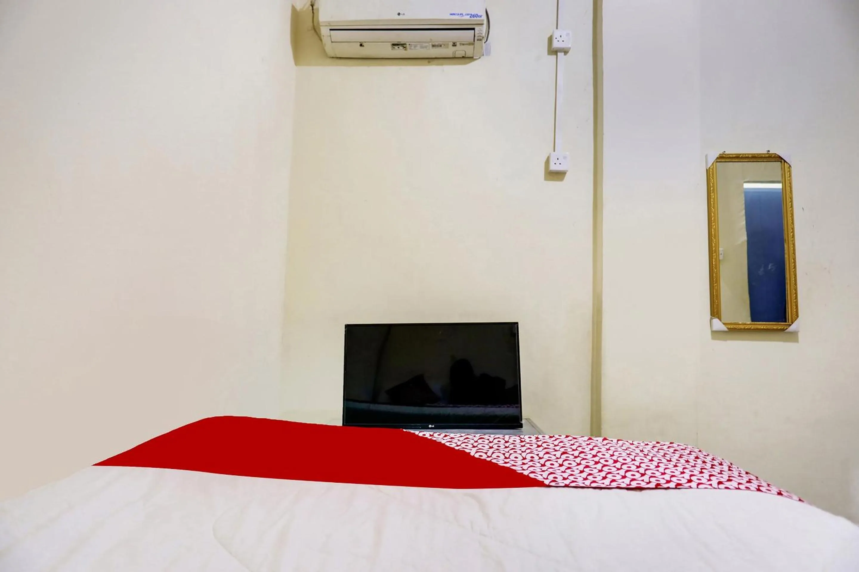 Bedroom, Bed in Hotel O Ringin Pitu 2 SyariahNearAnugrah Sinar Lautan