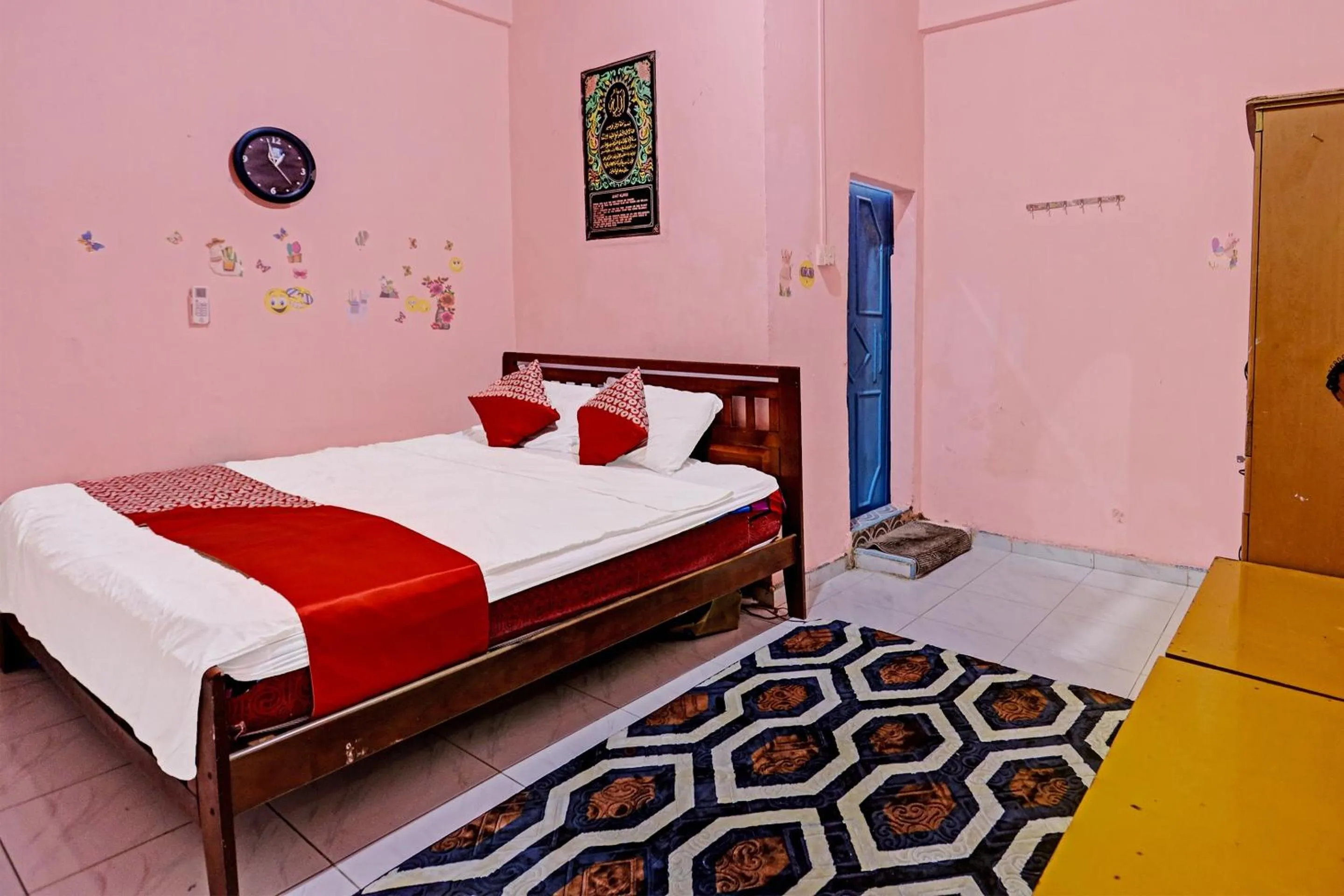 Bedroom, Bed in Hotel O Duta Stay