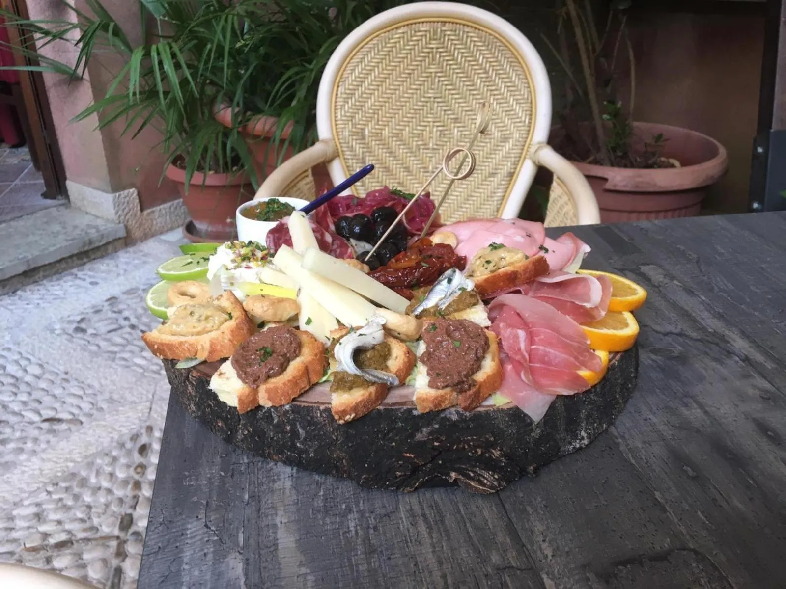 Food and drinks in Hotel Elimo