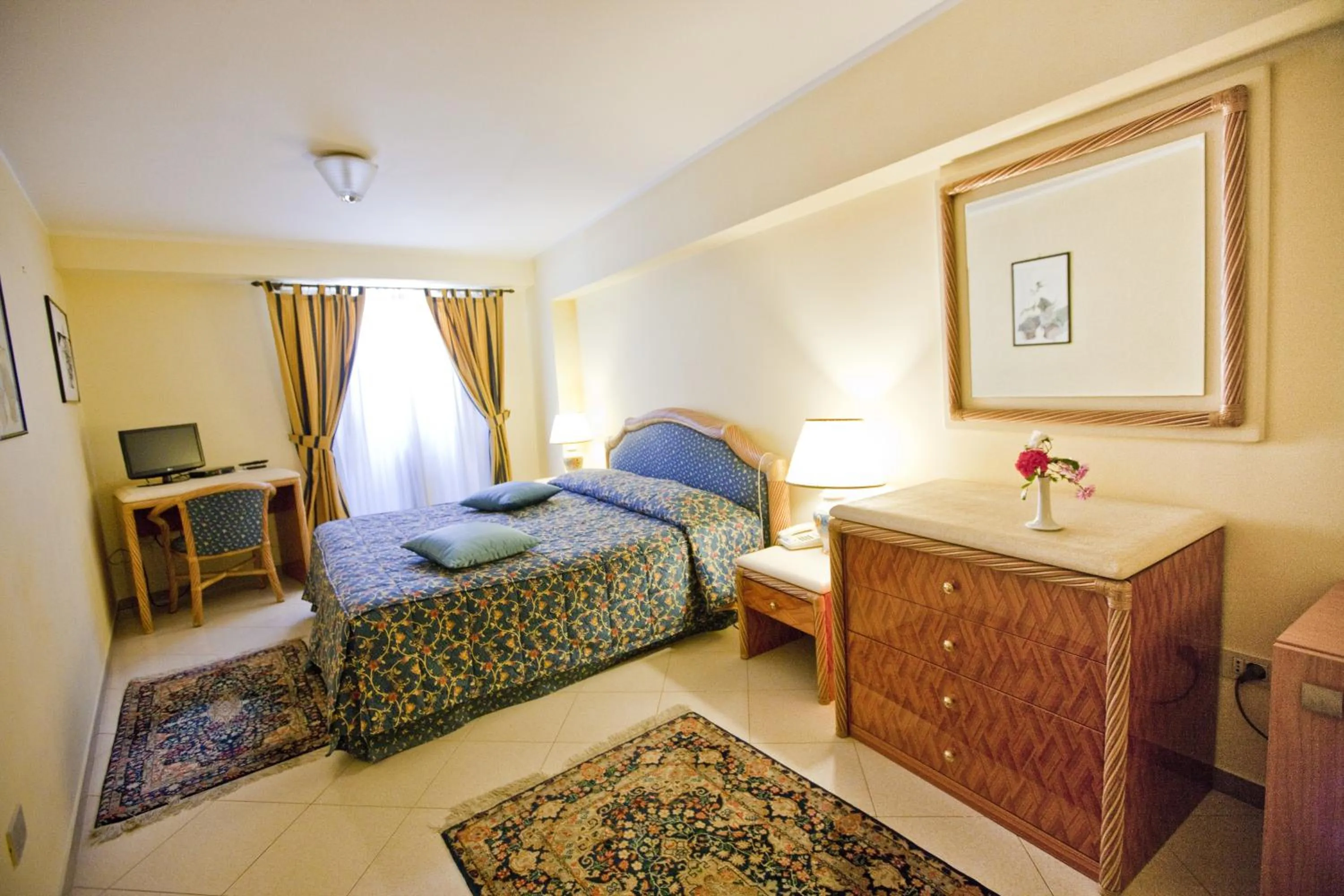 Bedroom, Bed in Hotel Elimo