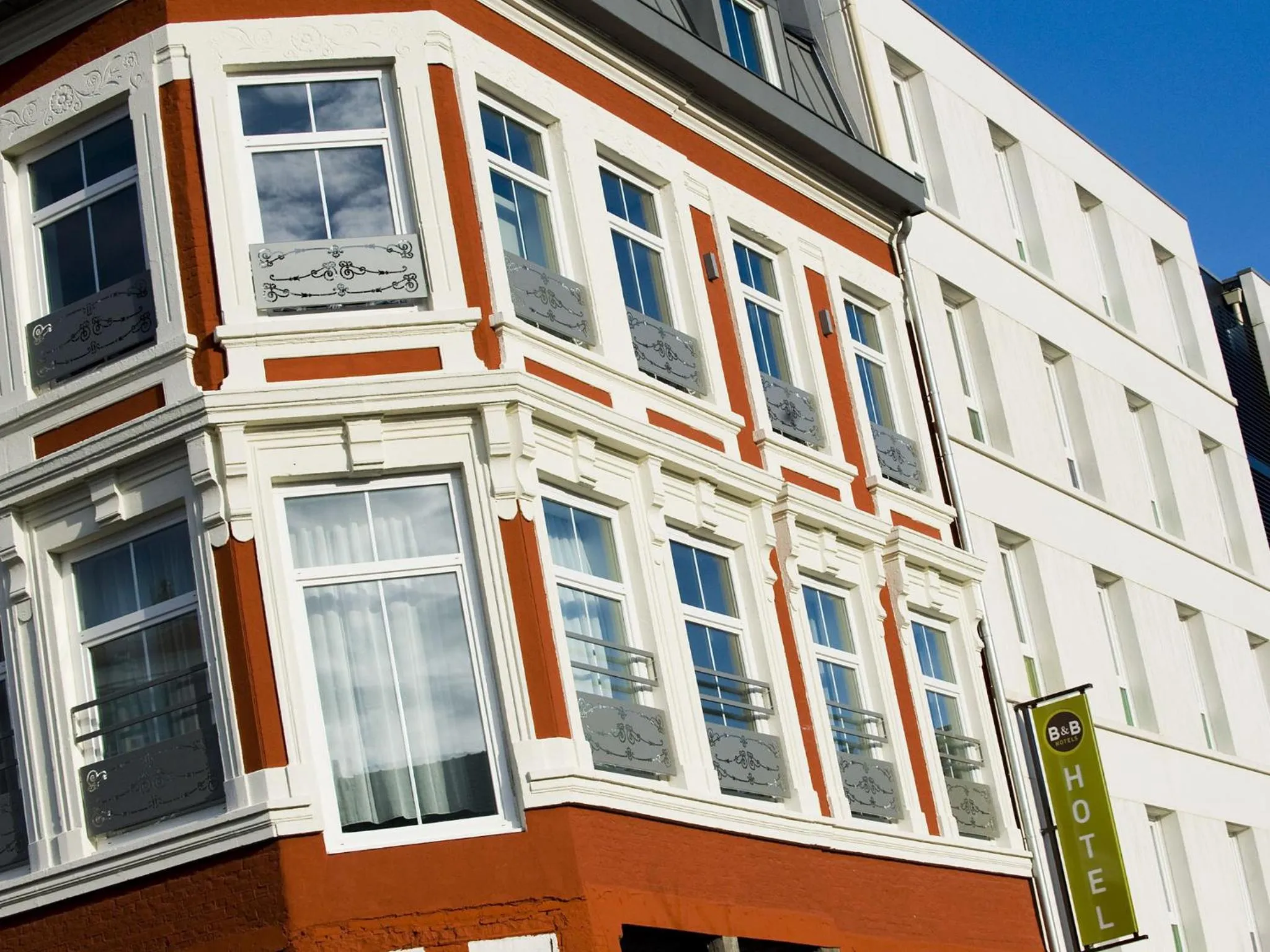 Property building in B&B HOTEL Dunkerque Centre Gare