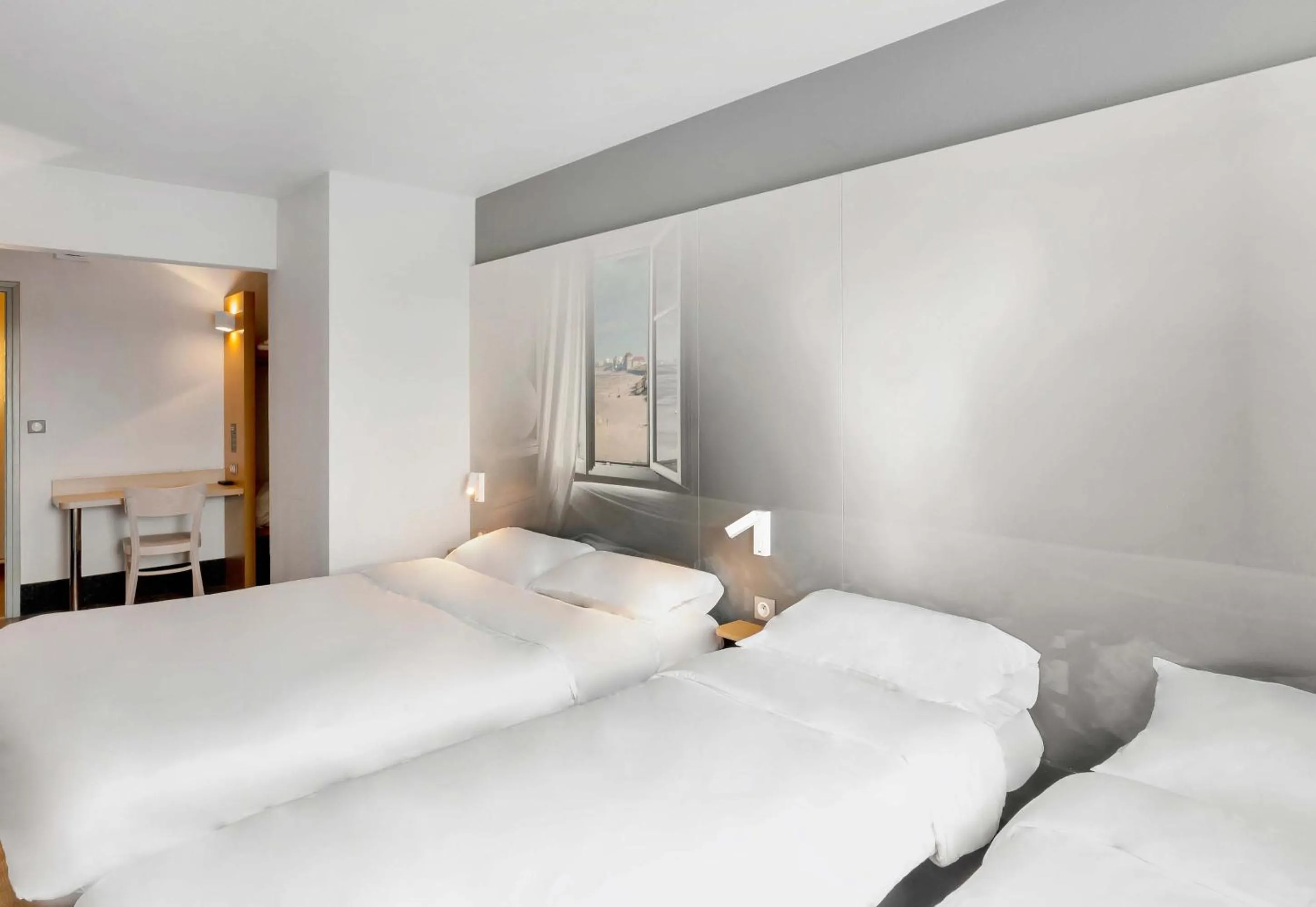 Bedroom, Bed in B&B HOTEL Dunkerque Centre Gare