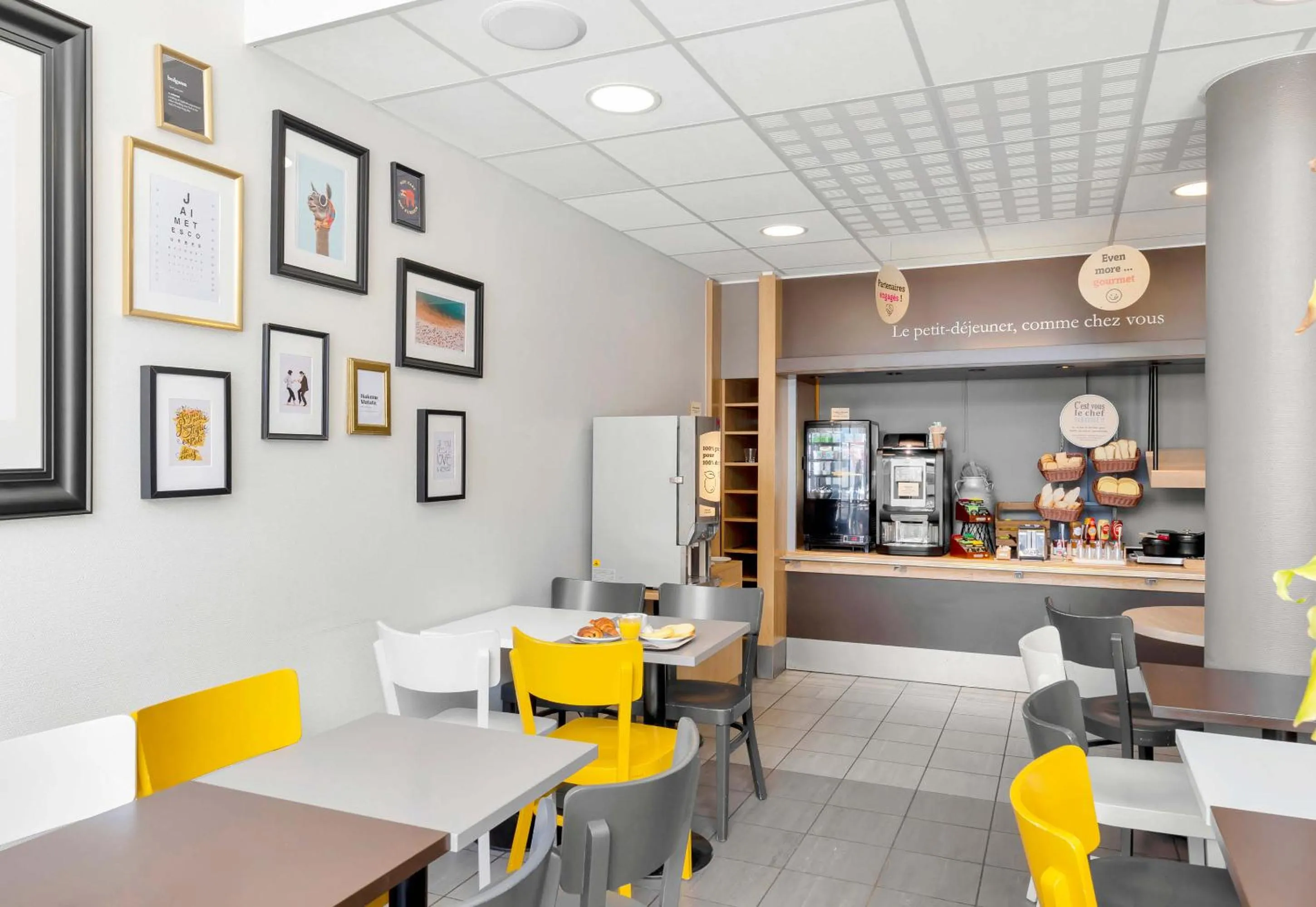 Restaurant/places to eat in B&B HOTEL Dunkerque Centre Gare