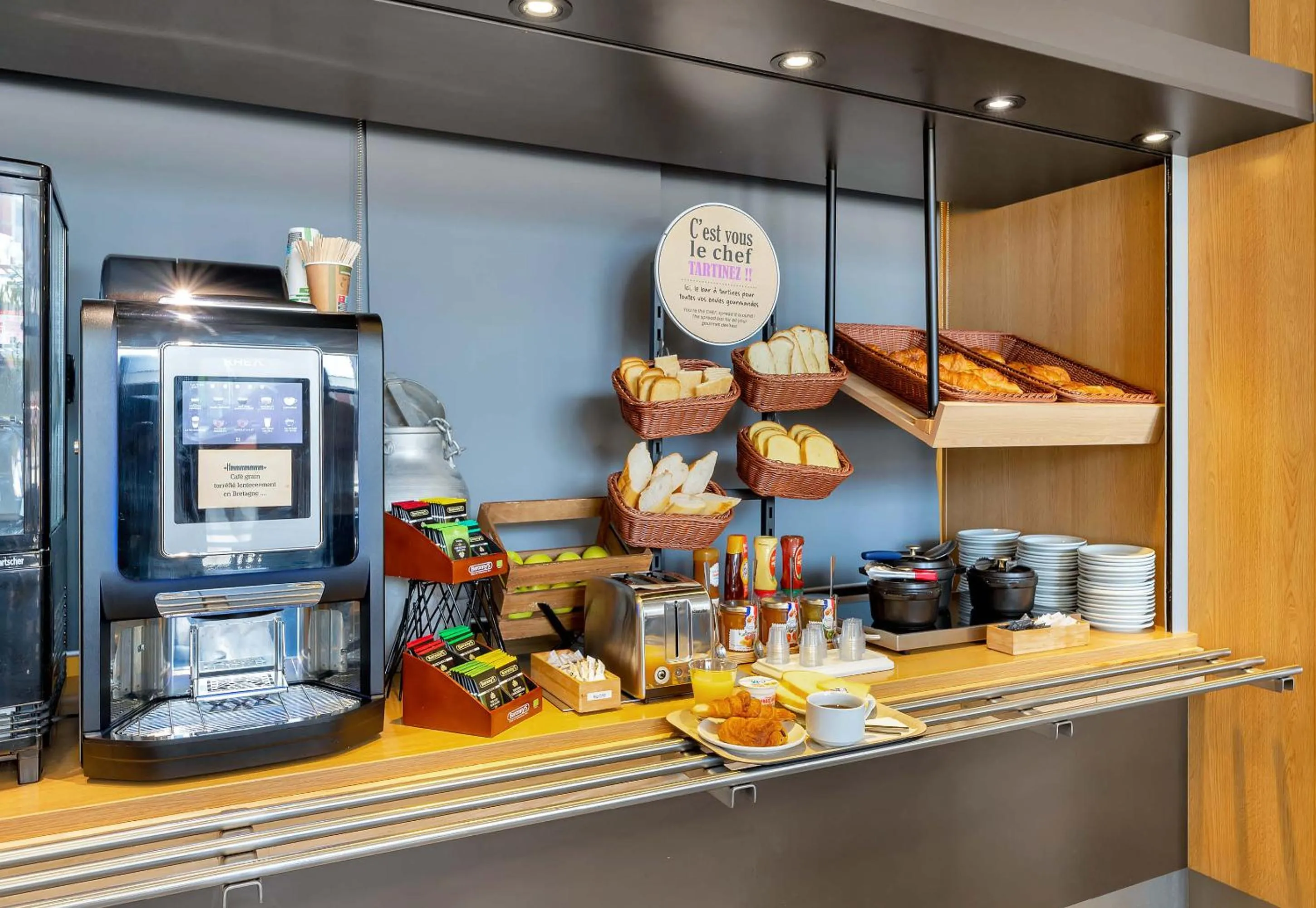 Buffet breakfast in B&B HOTEL Dunkerque Centre Gare