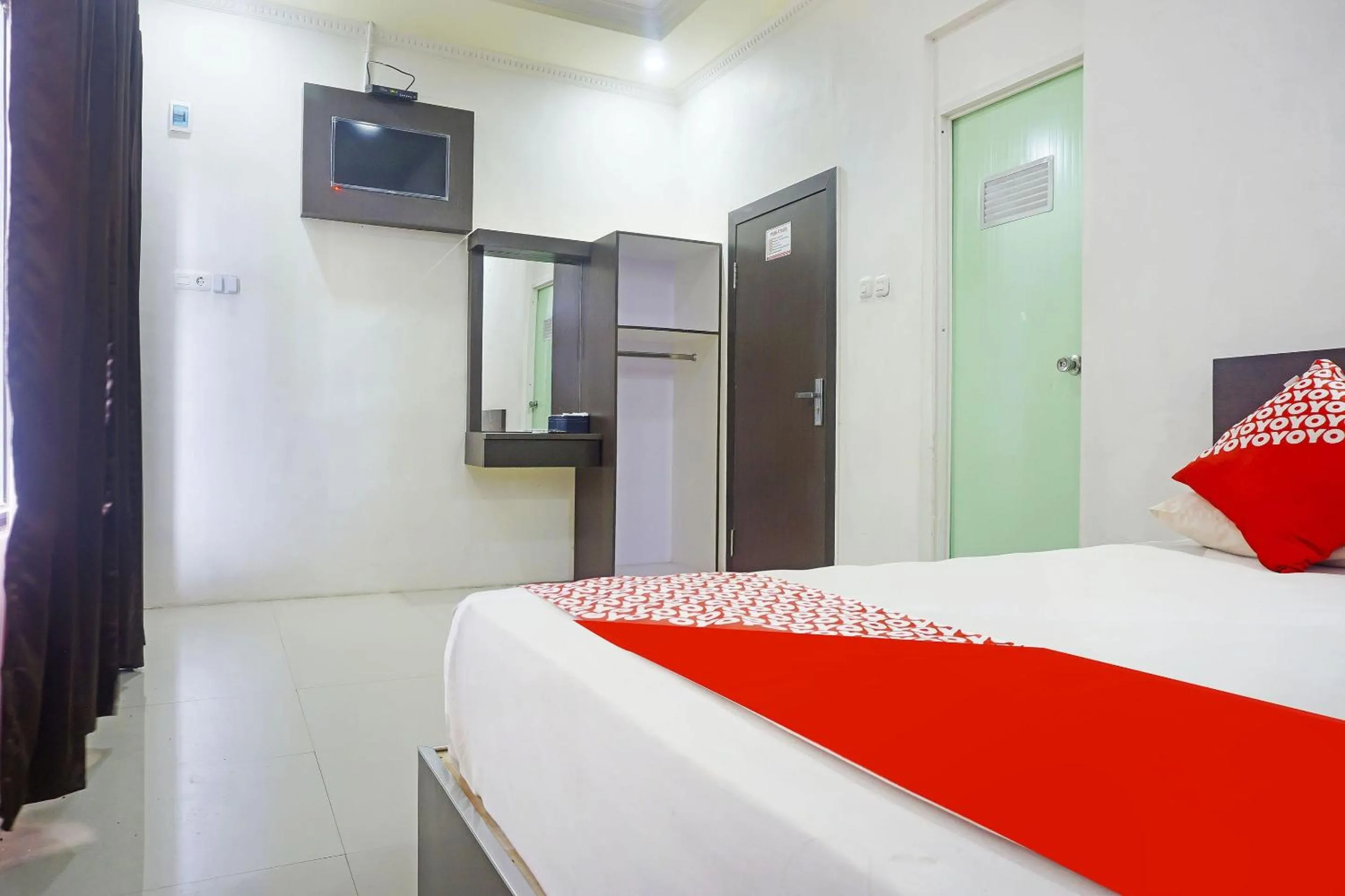 Bedroom, Bed in Hotel O Dalle 5151 Jeneponto Near Patung kuda, Jeneponto