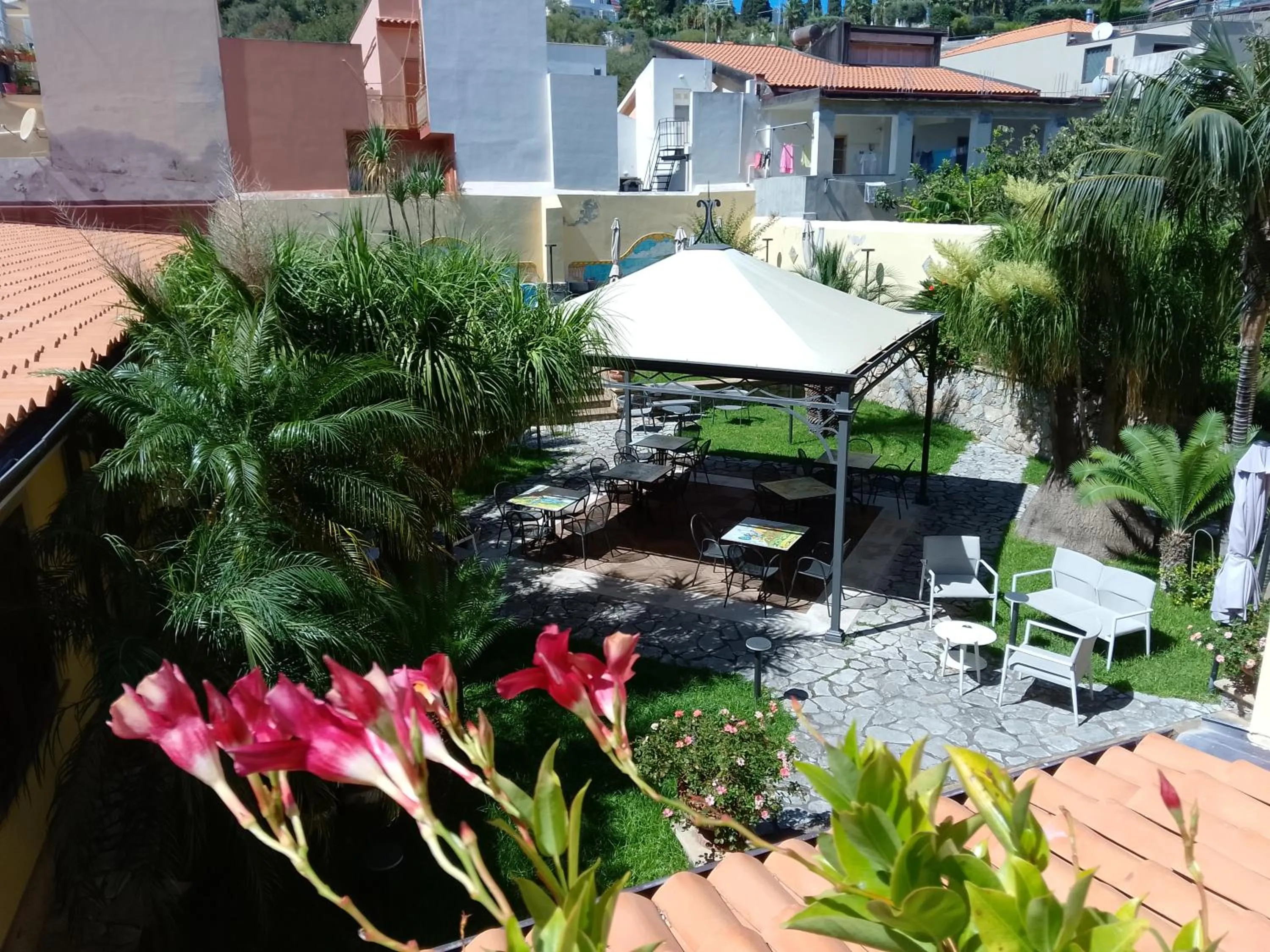 Garden in Hotel Garibaldi