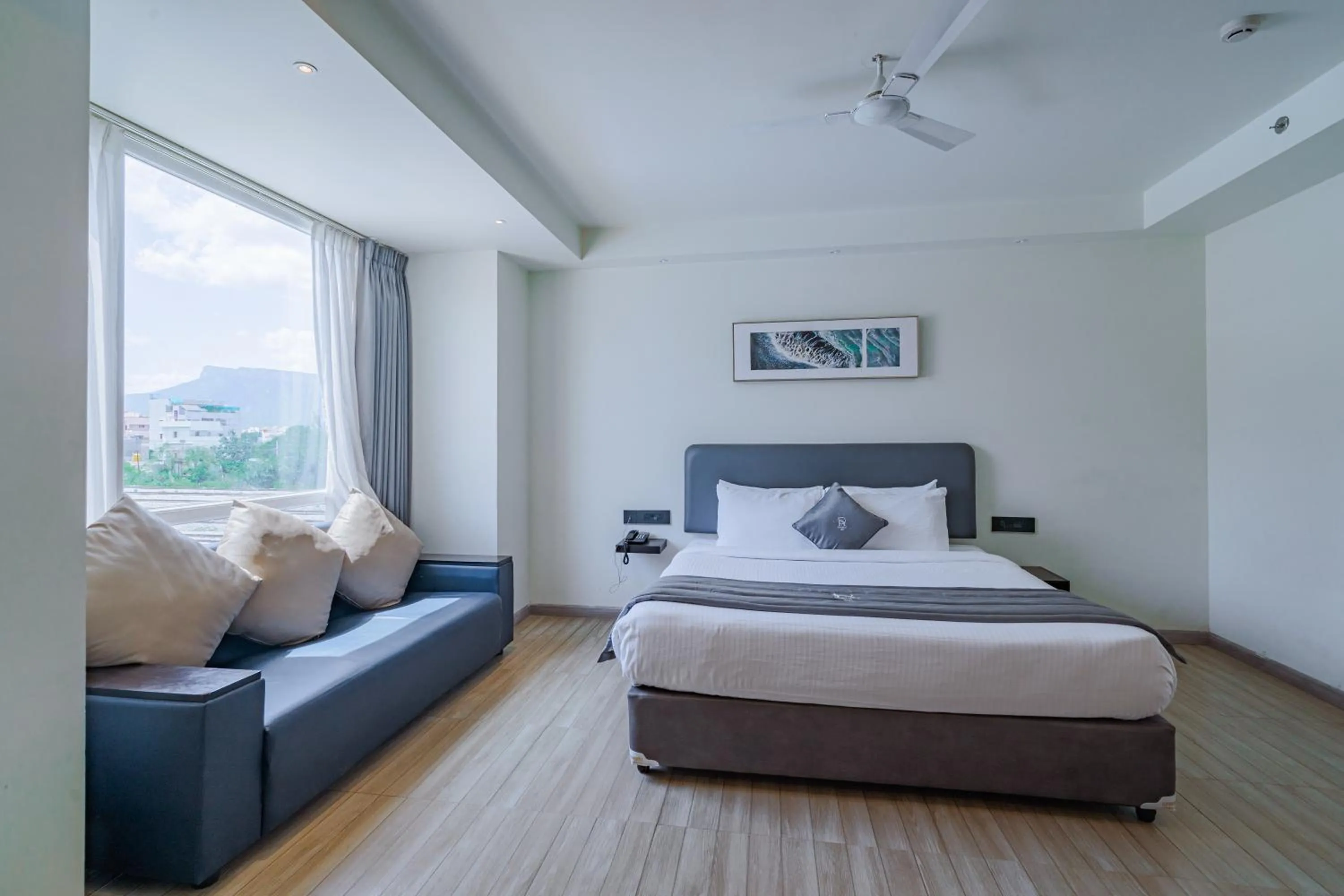 View (from property/room), Bed in REPUBLIC INN