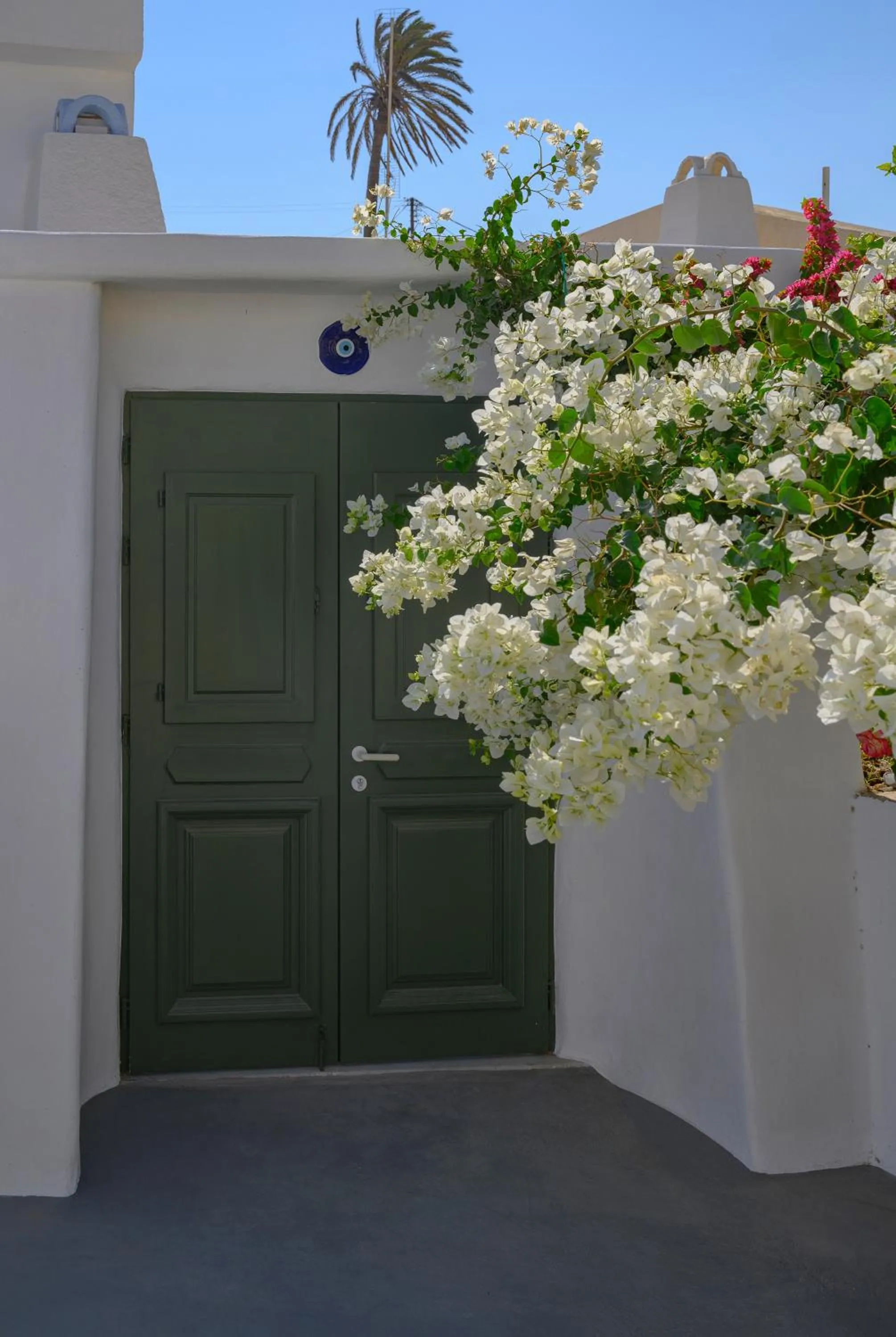 Facade/entrance in Elements Cave Suites