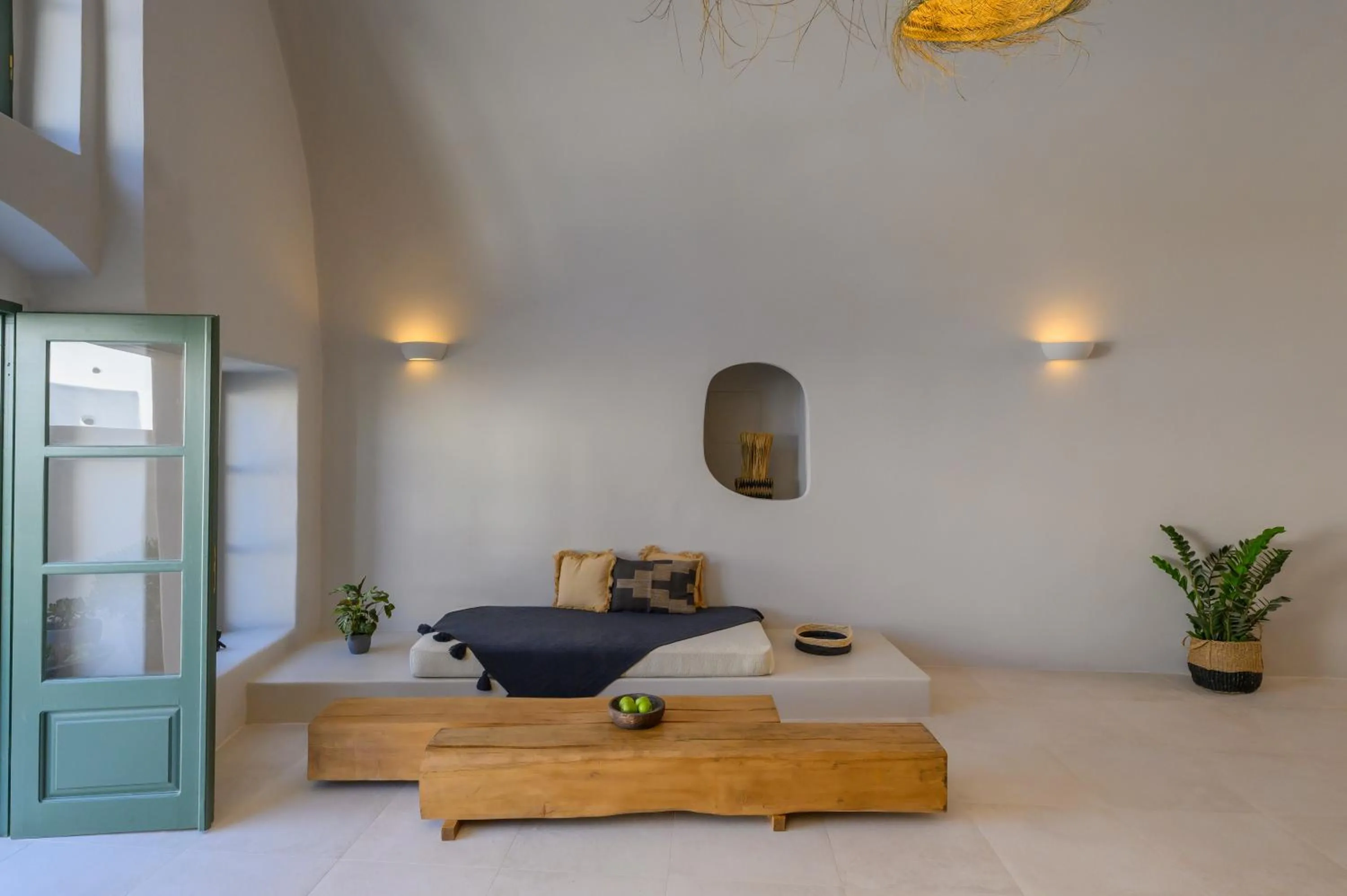 Living room, Bed in Elements Cave Suites