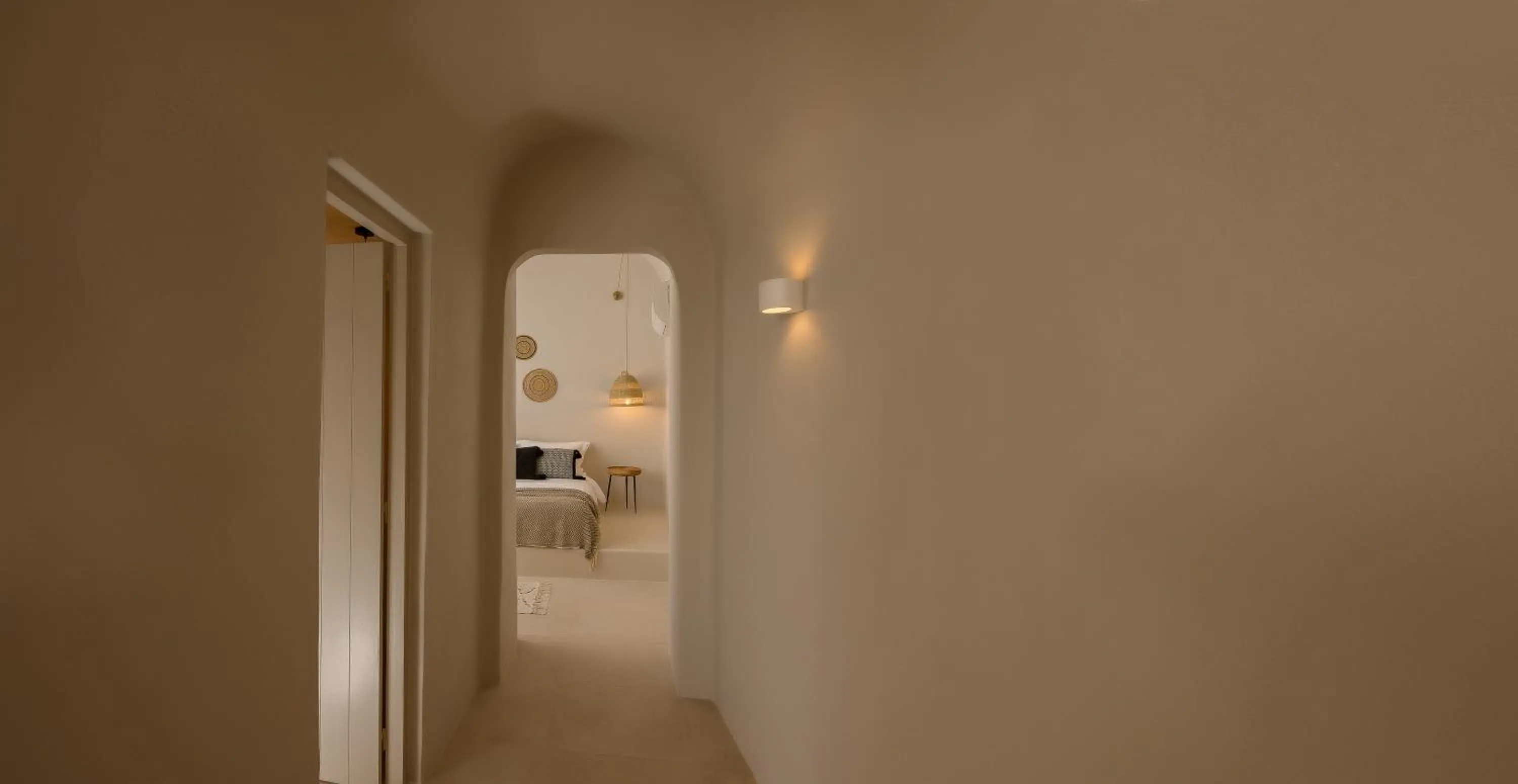 Photo of the whole room, Bed in Elements Cave Suites