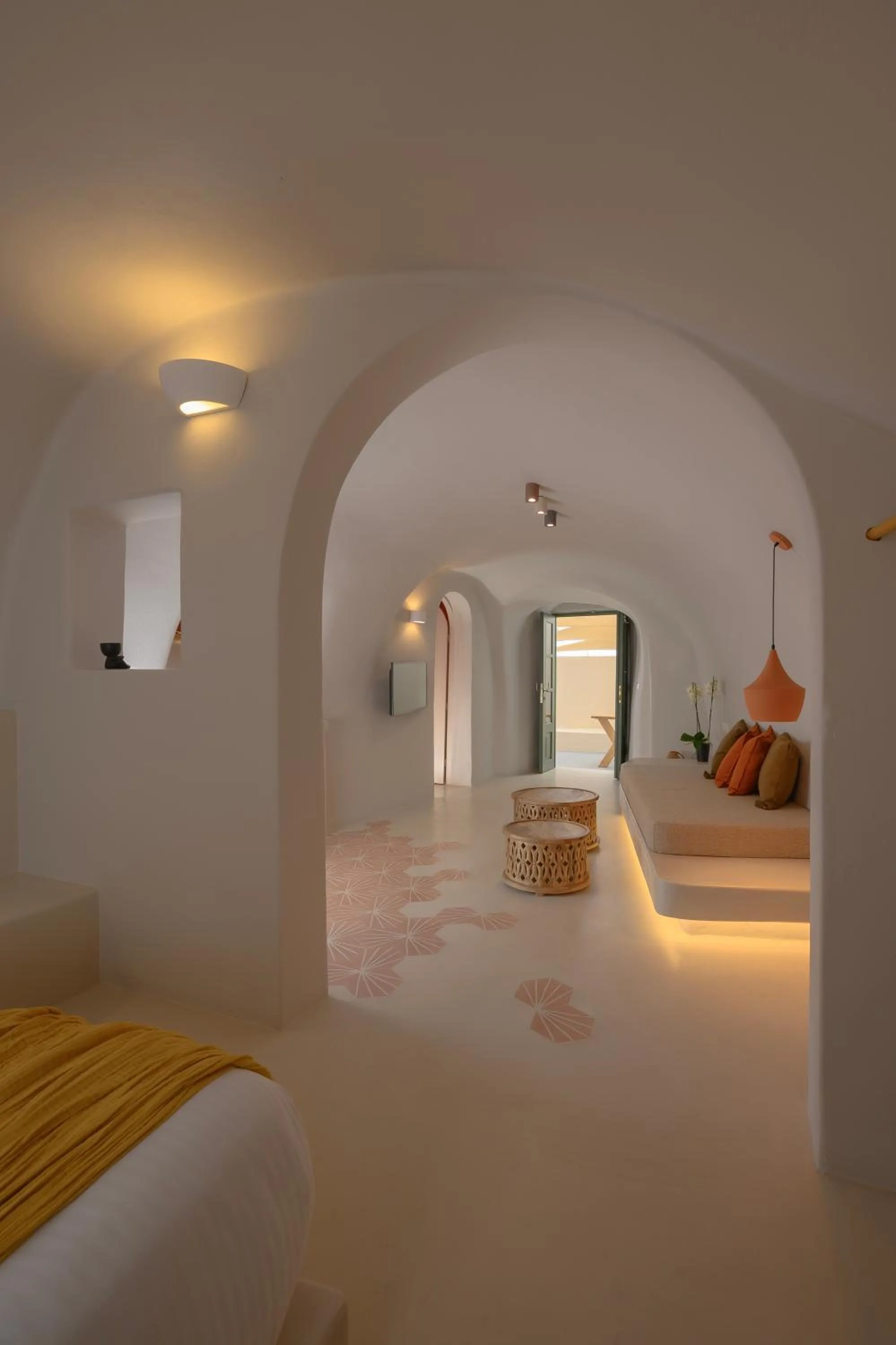 Living room, Bed in Elements Cave Suites