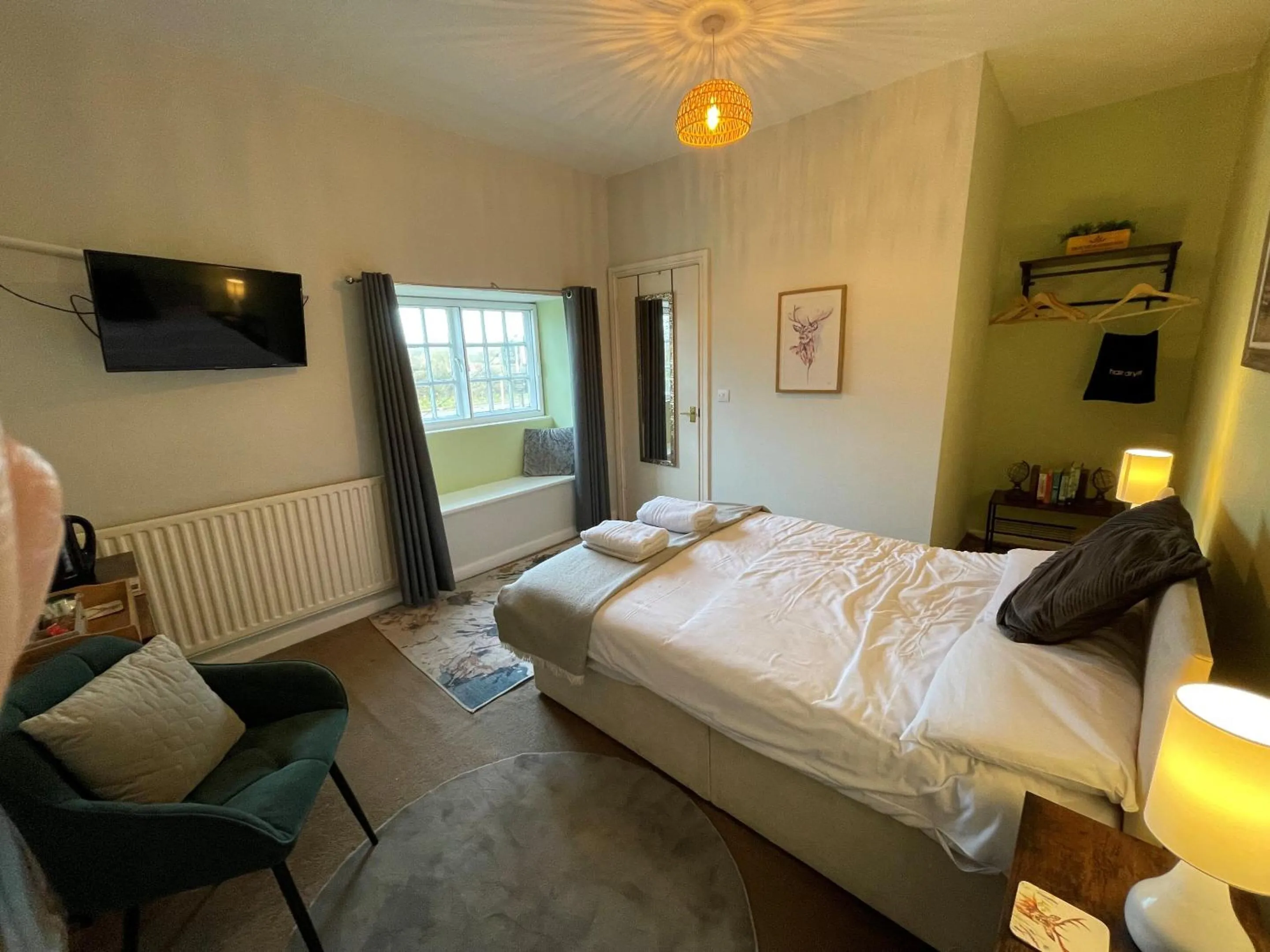 Bedroom, Bed in Red Lion