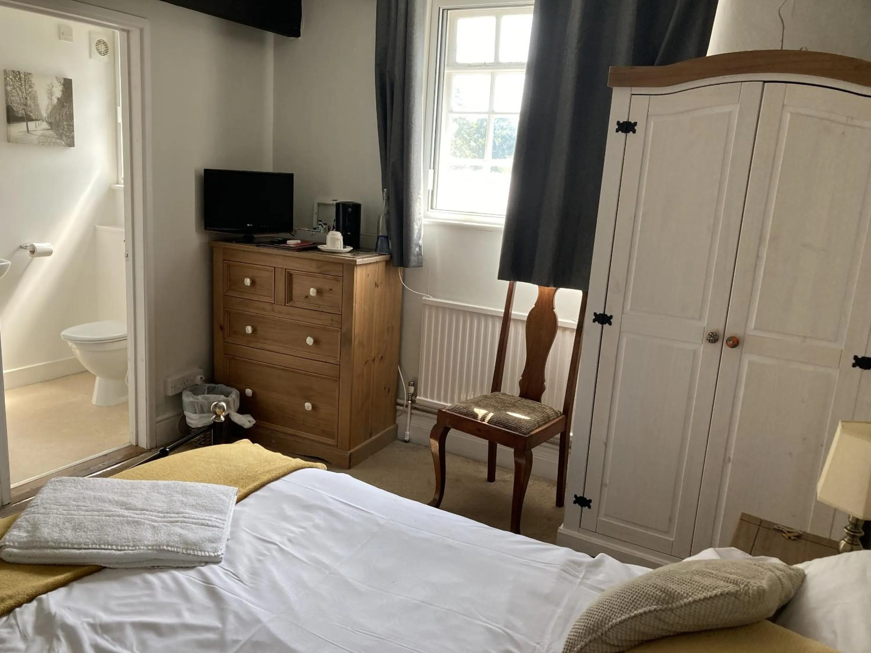 Bedroom, Bed in Red Lion