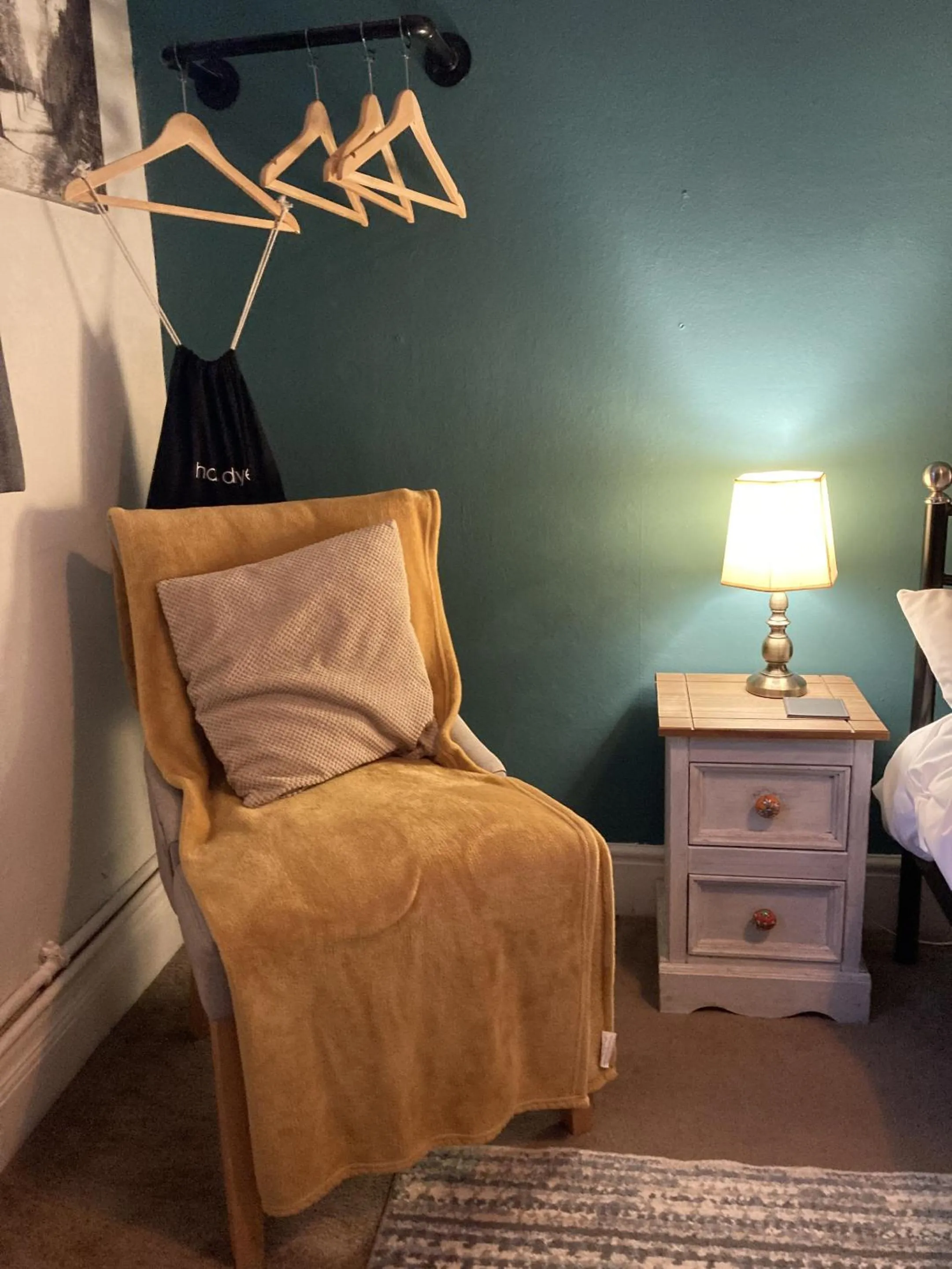 Bedroom, Bed in Red Lion