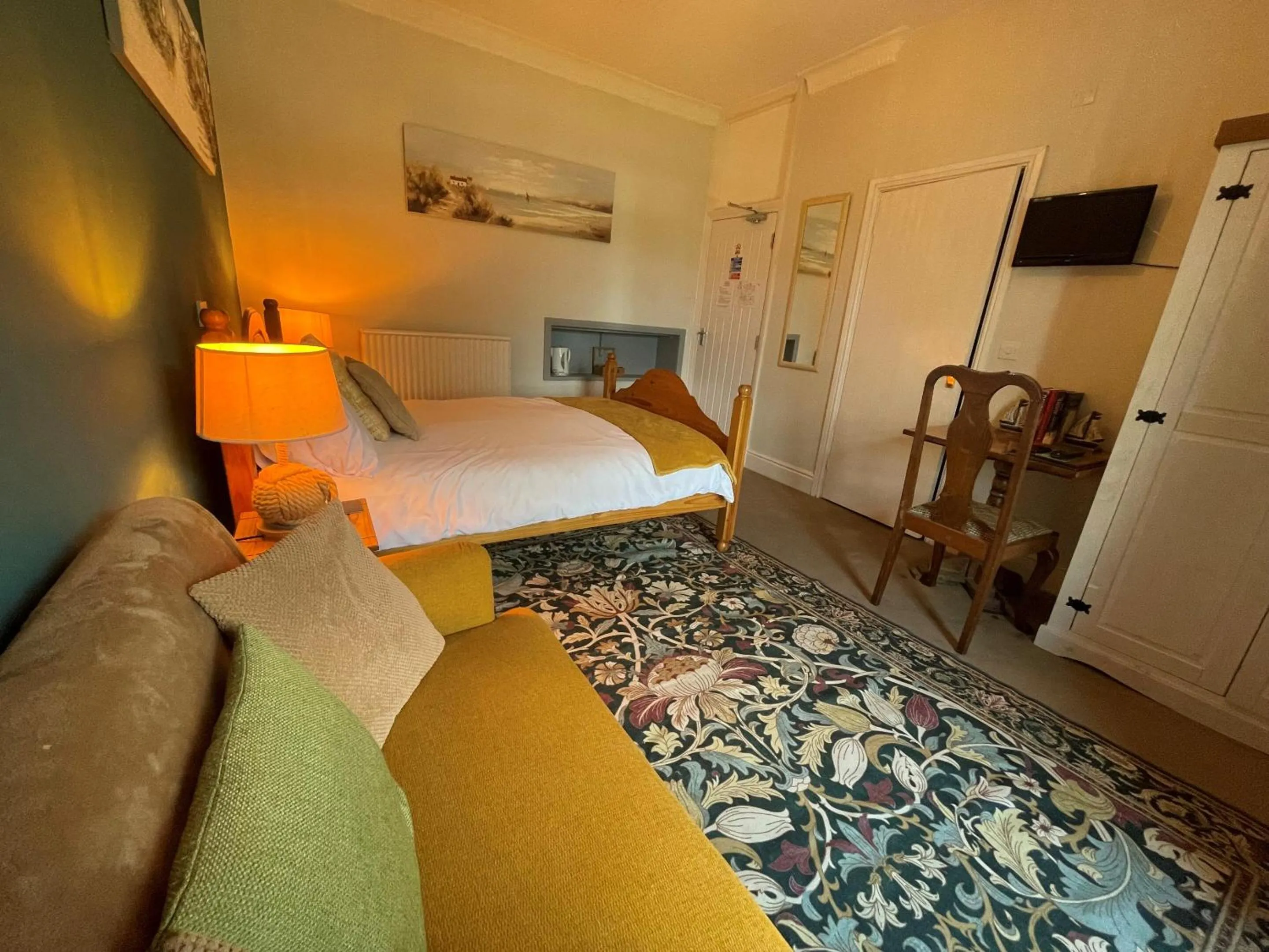 Bedroom, Bed in Red Lion