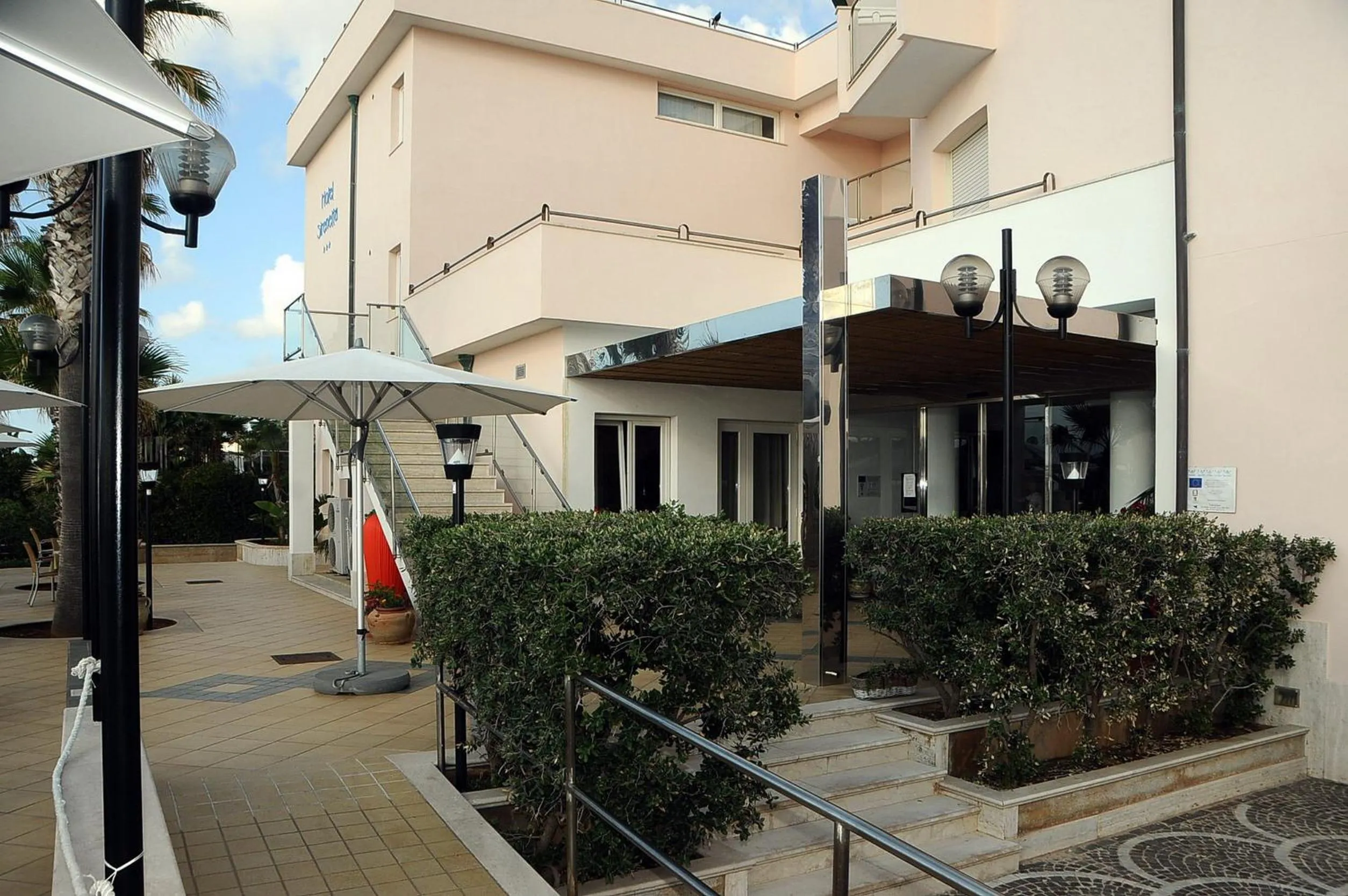 Facade/entrance in Hotel Sirenetta