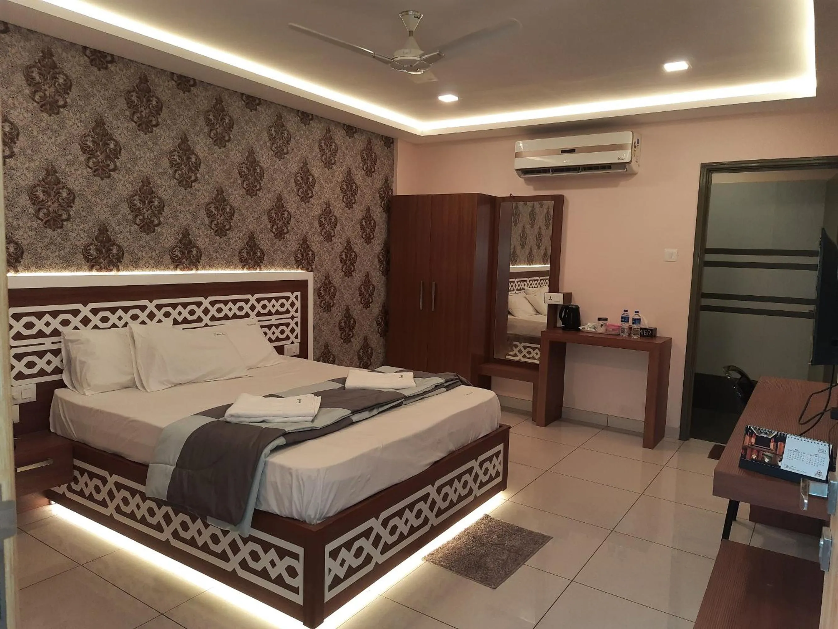 Bed in Emerald Royal Residency