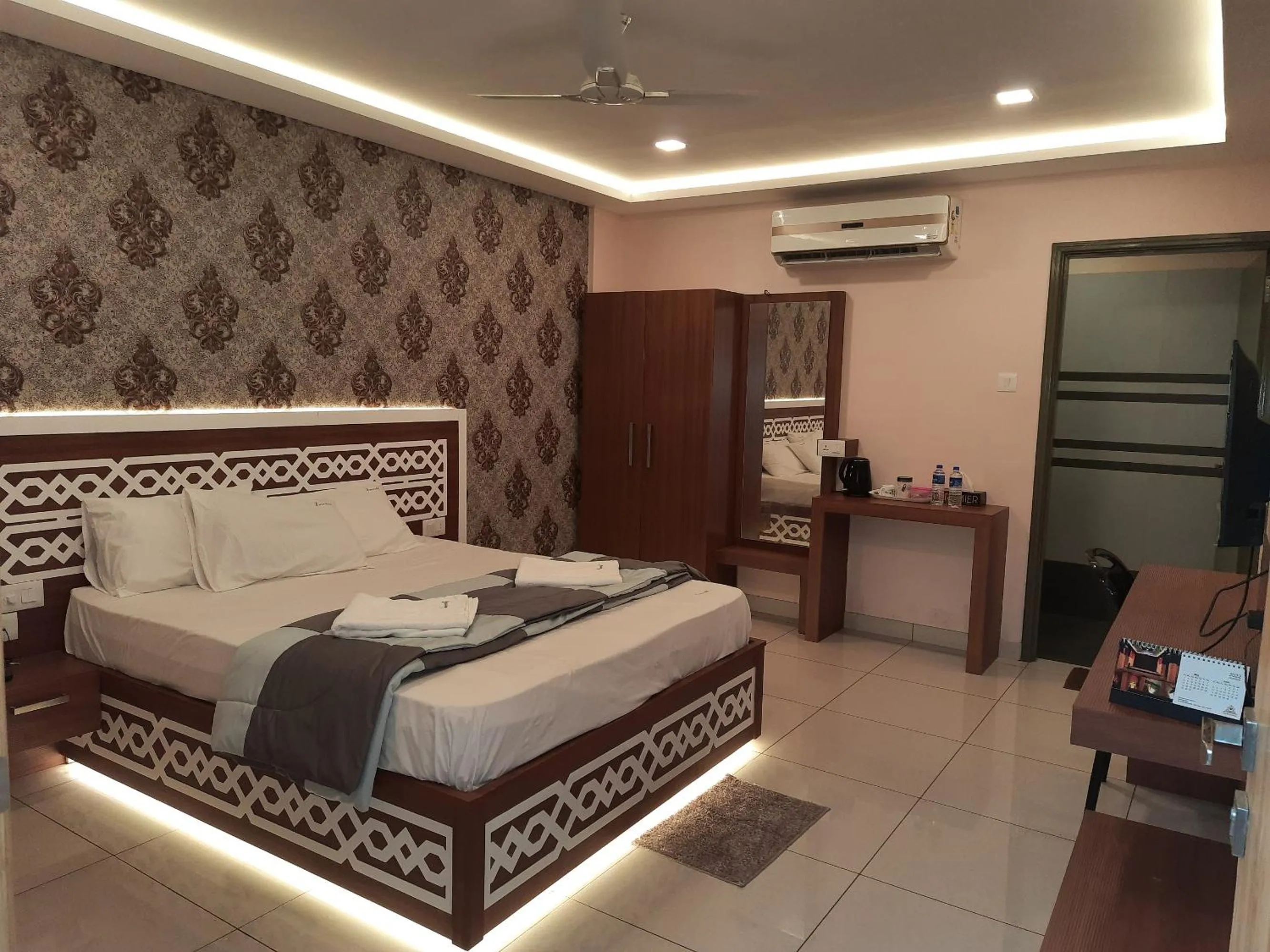Bedroom, Bed in Emerald Royal Residency