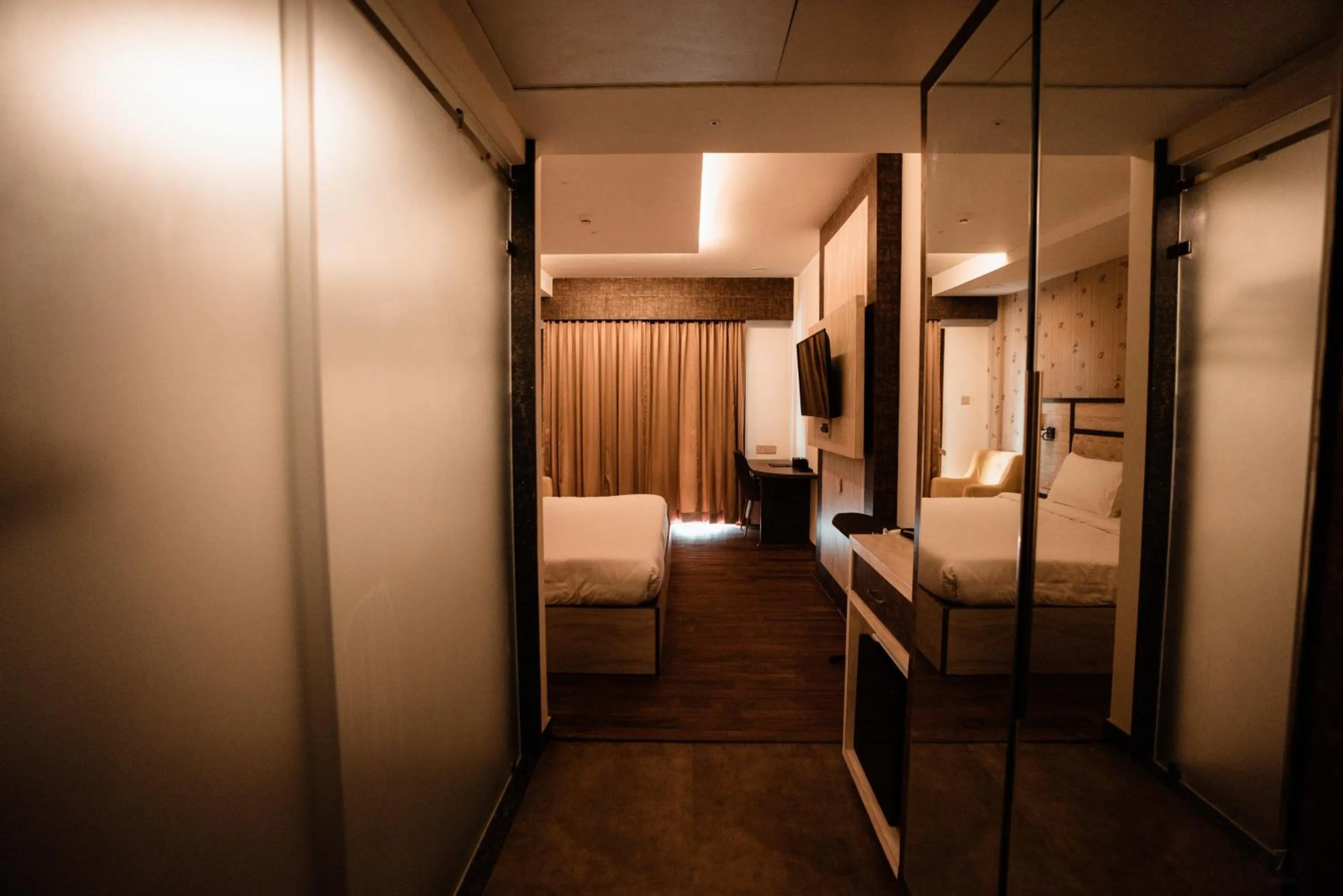 Photo of the whole room, Bed in Royal Ritz