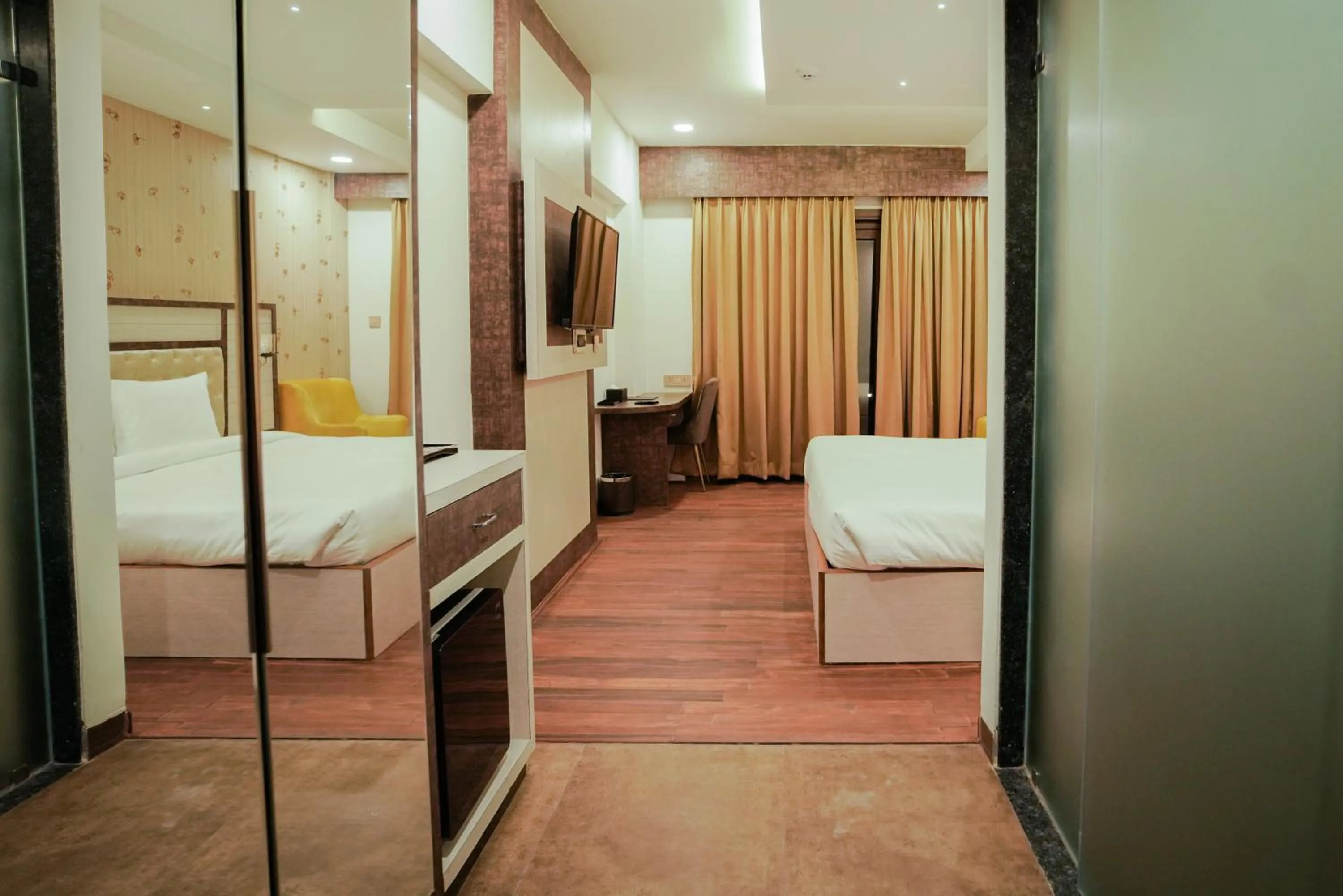 Photo of the whole room, Bed in Royal Ritz