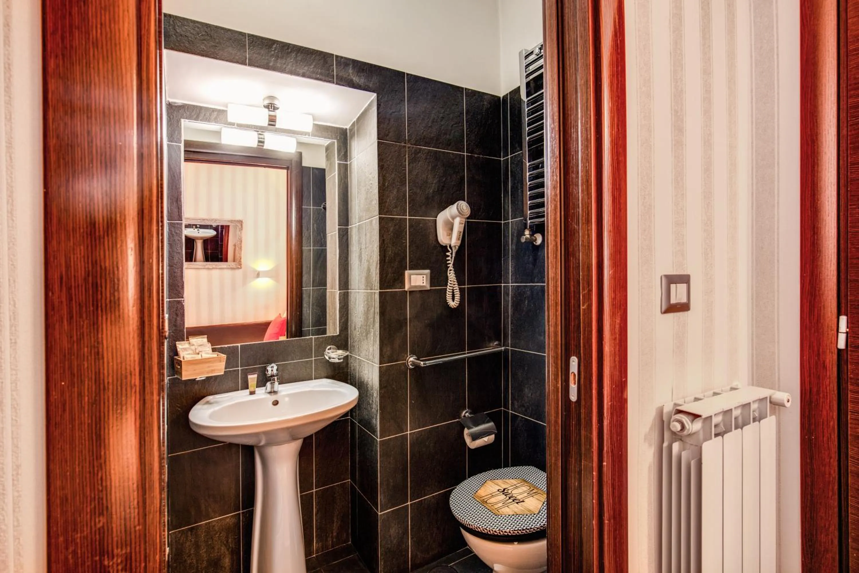 Shower in Auditorium Mecenate