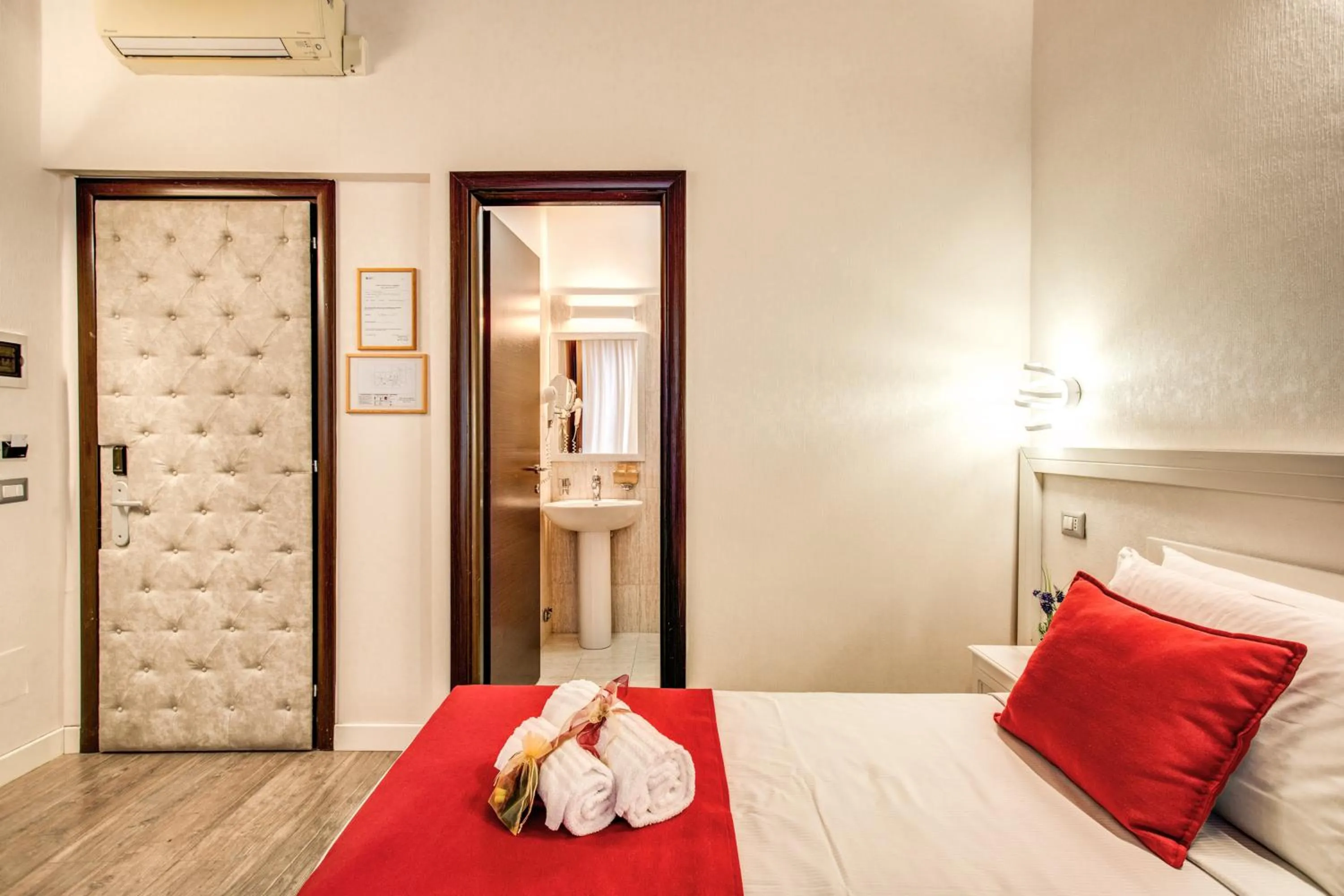 Bathroom, Bed in Auditorium Mecenate