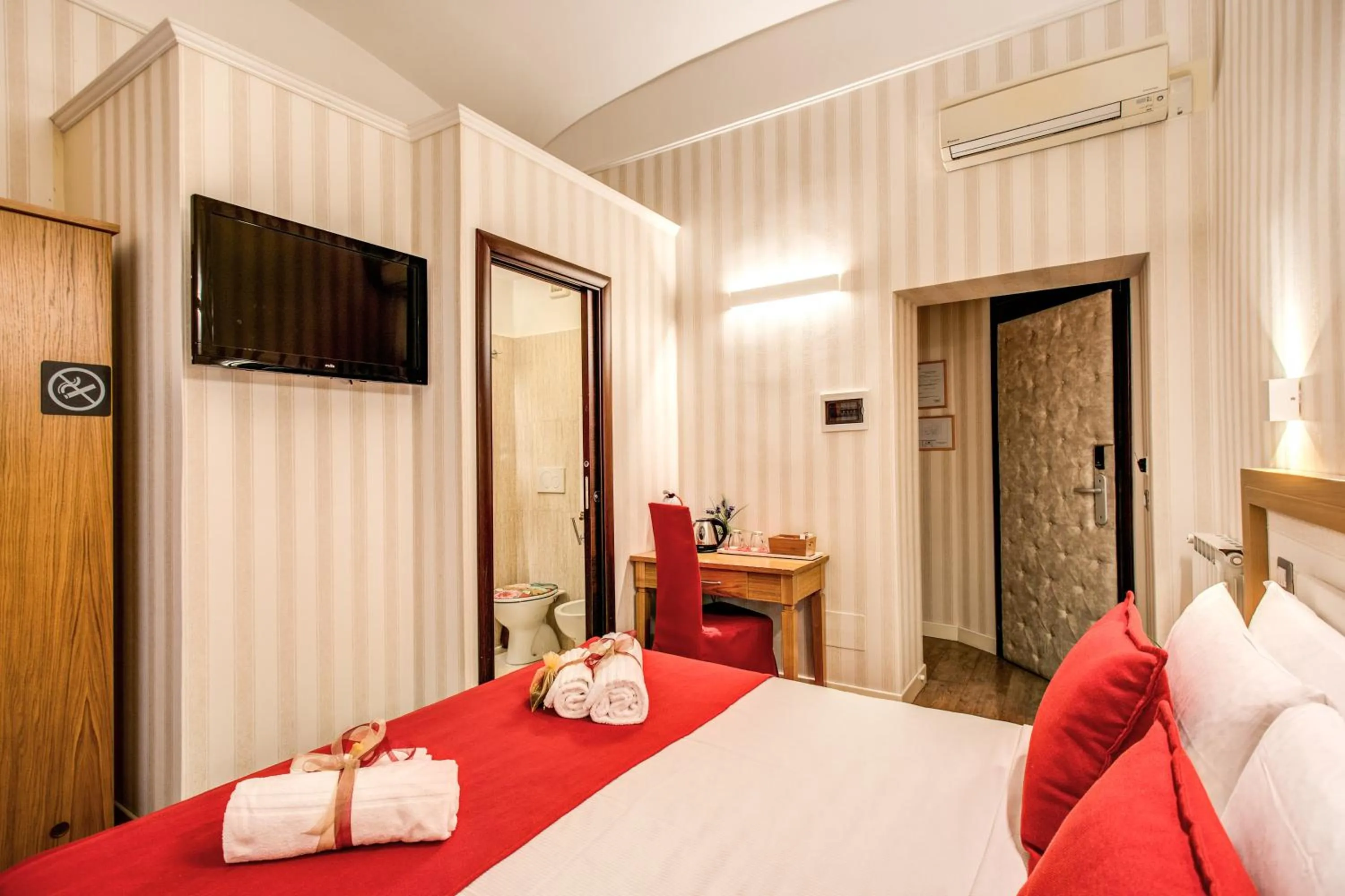 Other, Bed in Auditorium Mecenate