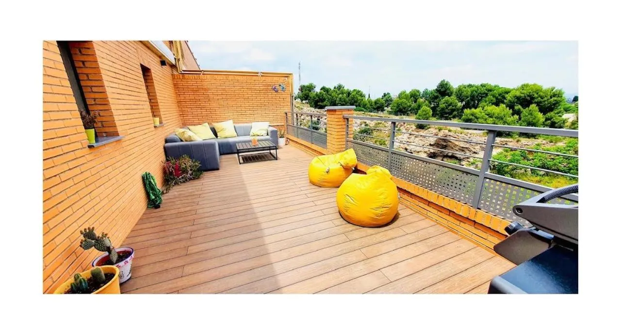 Lovely penthouse condo with pool