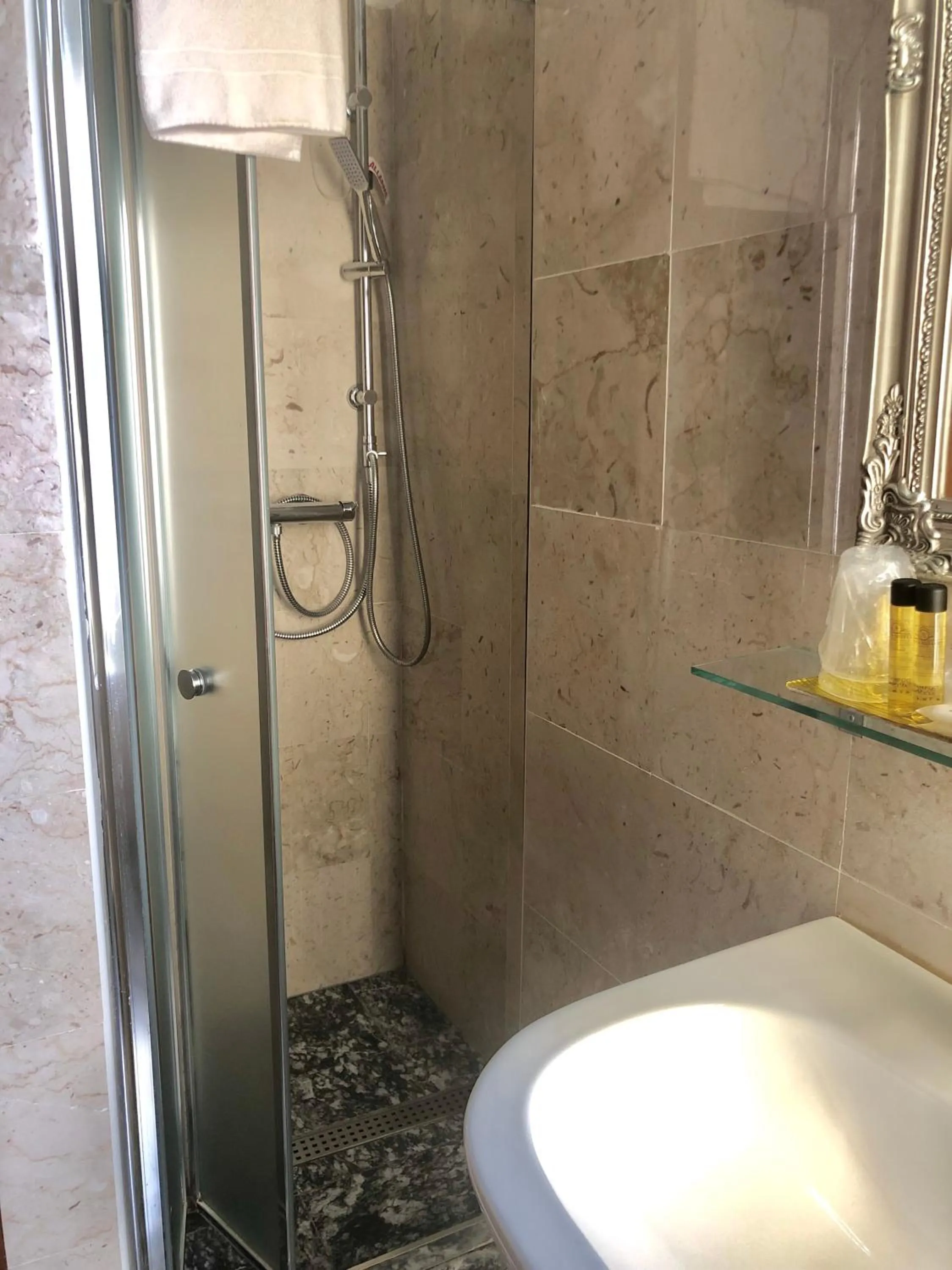 Bathroom in Hotel Bolzano