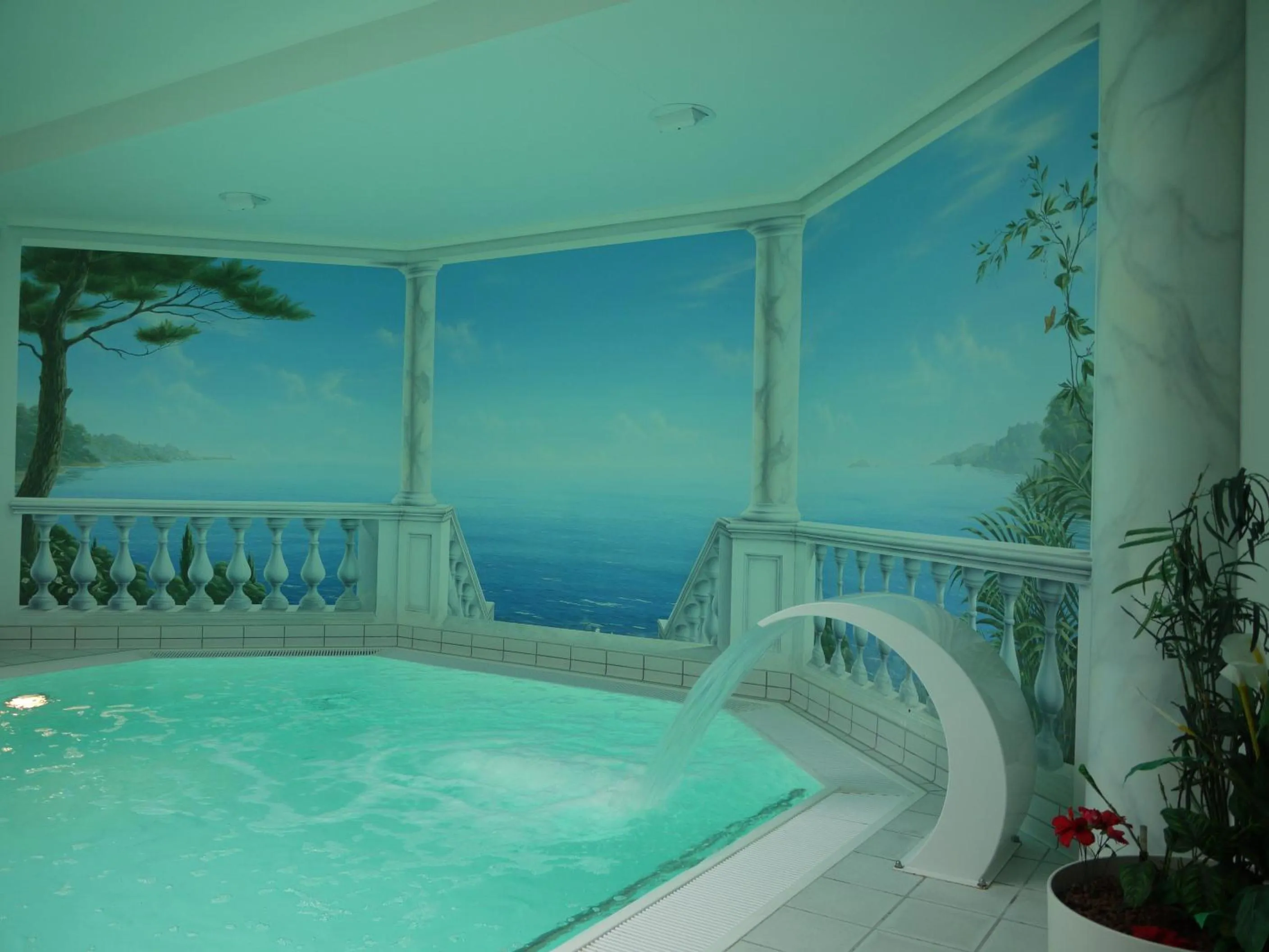 Swimming pool in Hotel Ebner