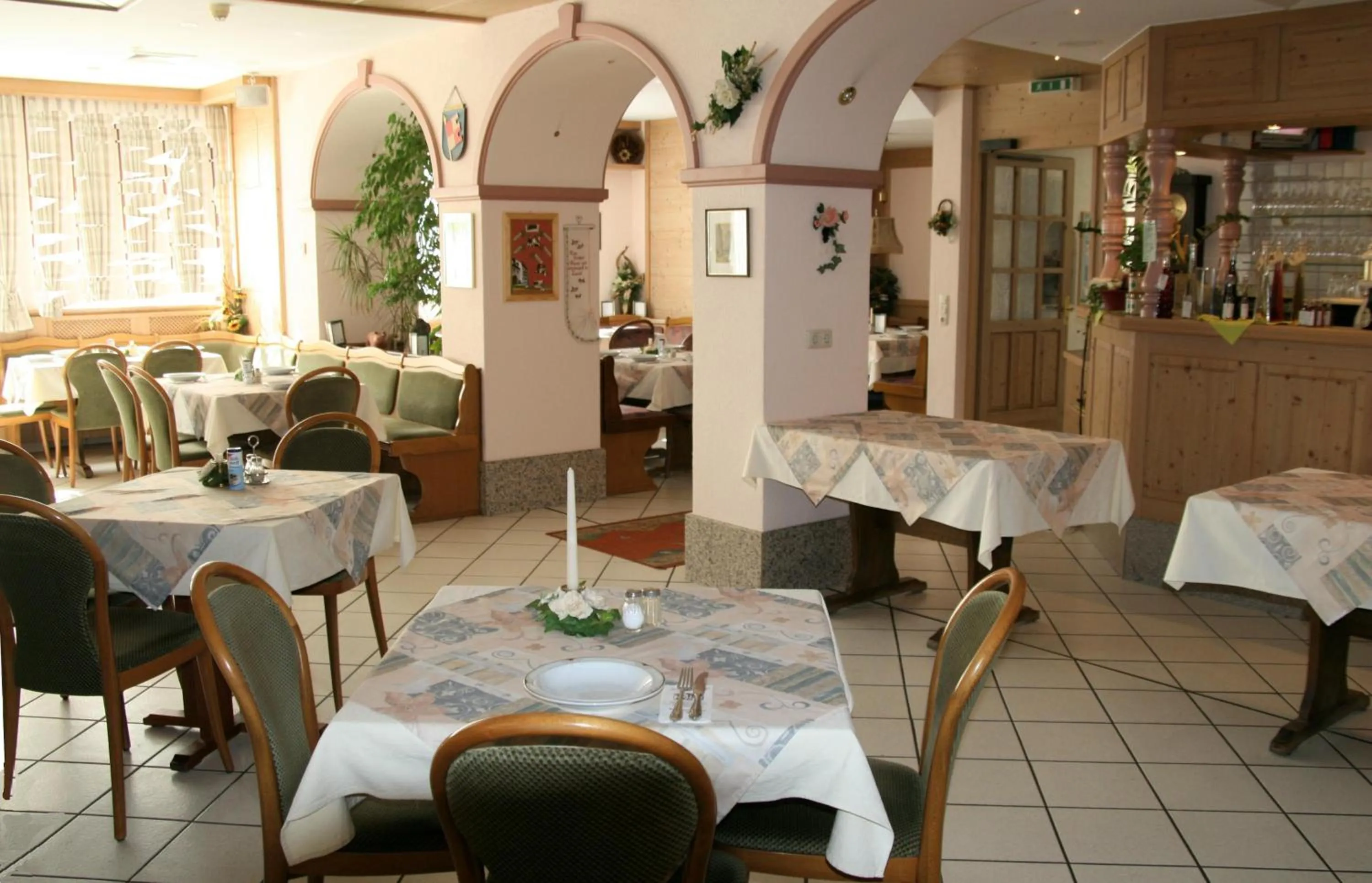 Restaurant/places to eat in Hotel Ebner