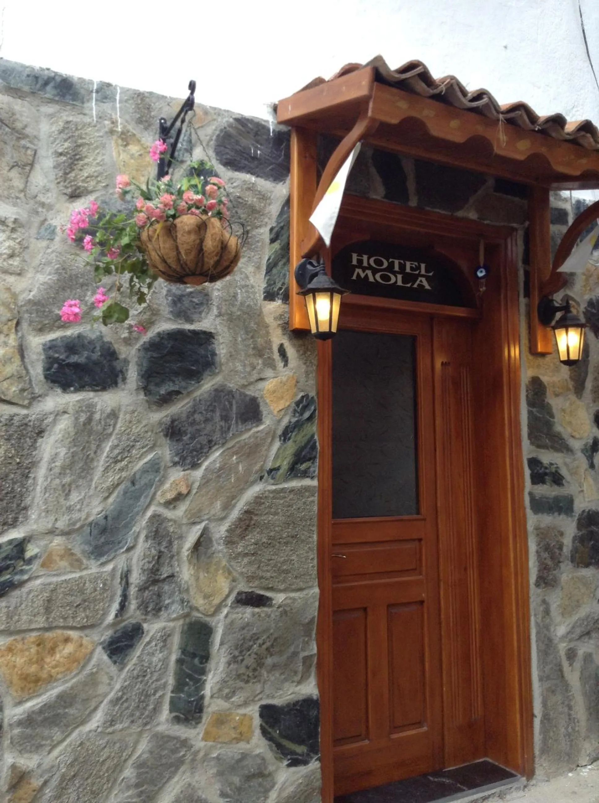 Facade/entrance in Mola Hotel