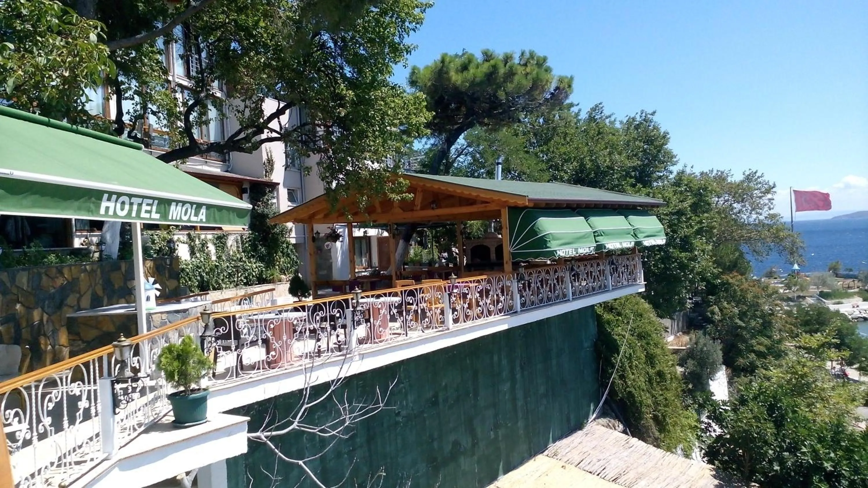 Mola Hotel