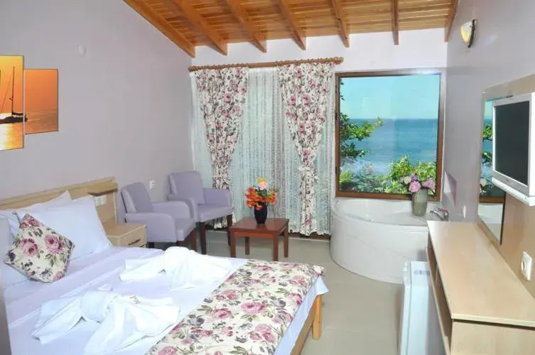Double Room Deluxe with Spa Bath in Mola Hotel Double Room Deluxe with Spa Bath in Mola Hotel