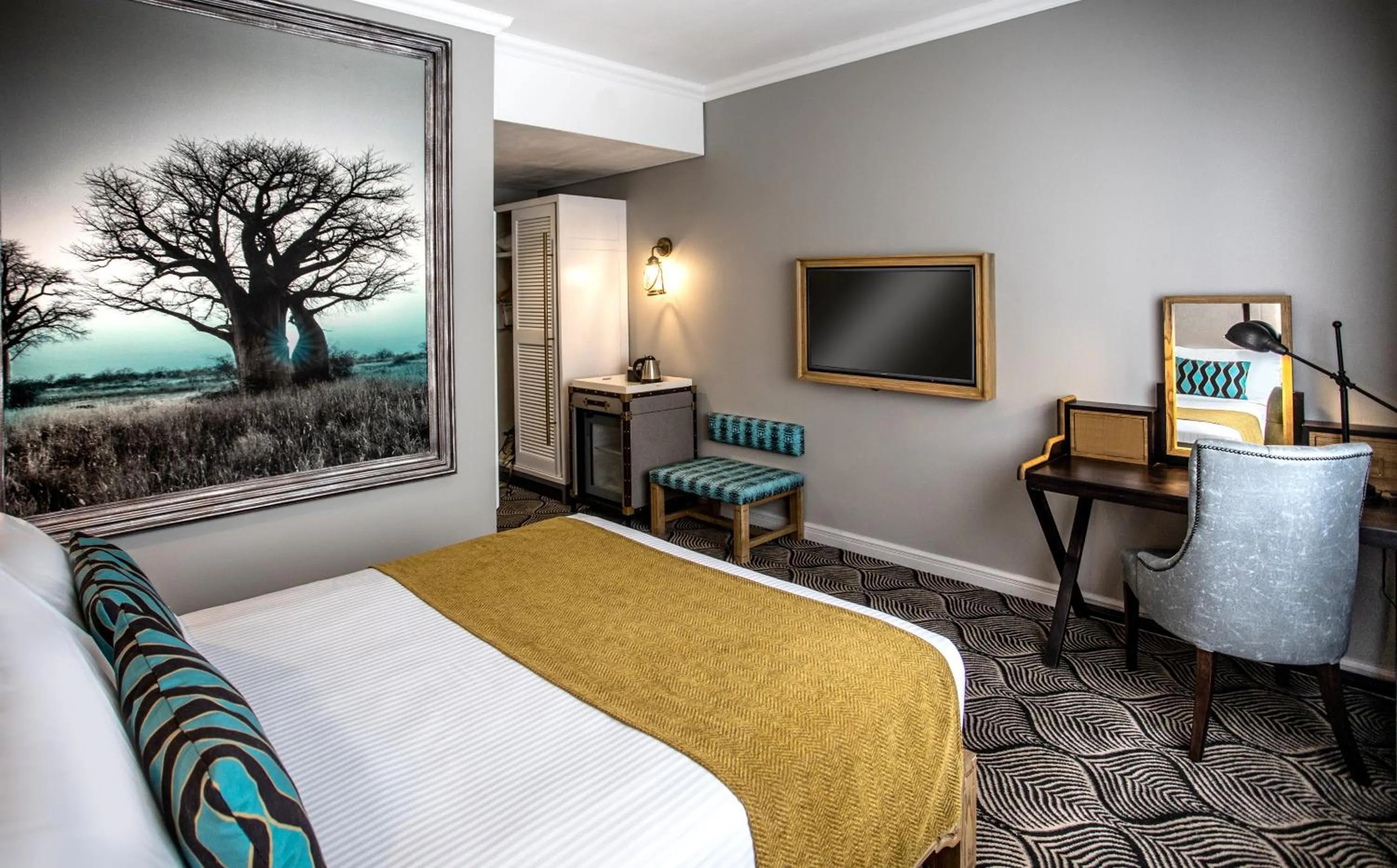 Photo of the whole room, Bed in Southern Sun Ridgeway Lusaka