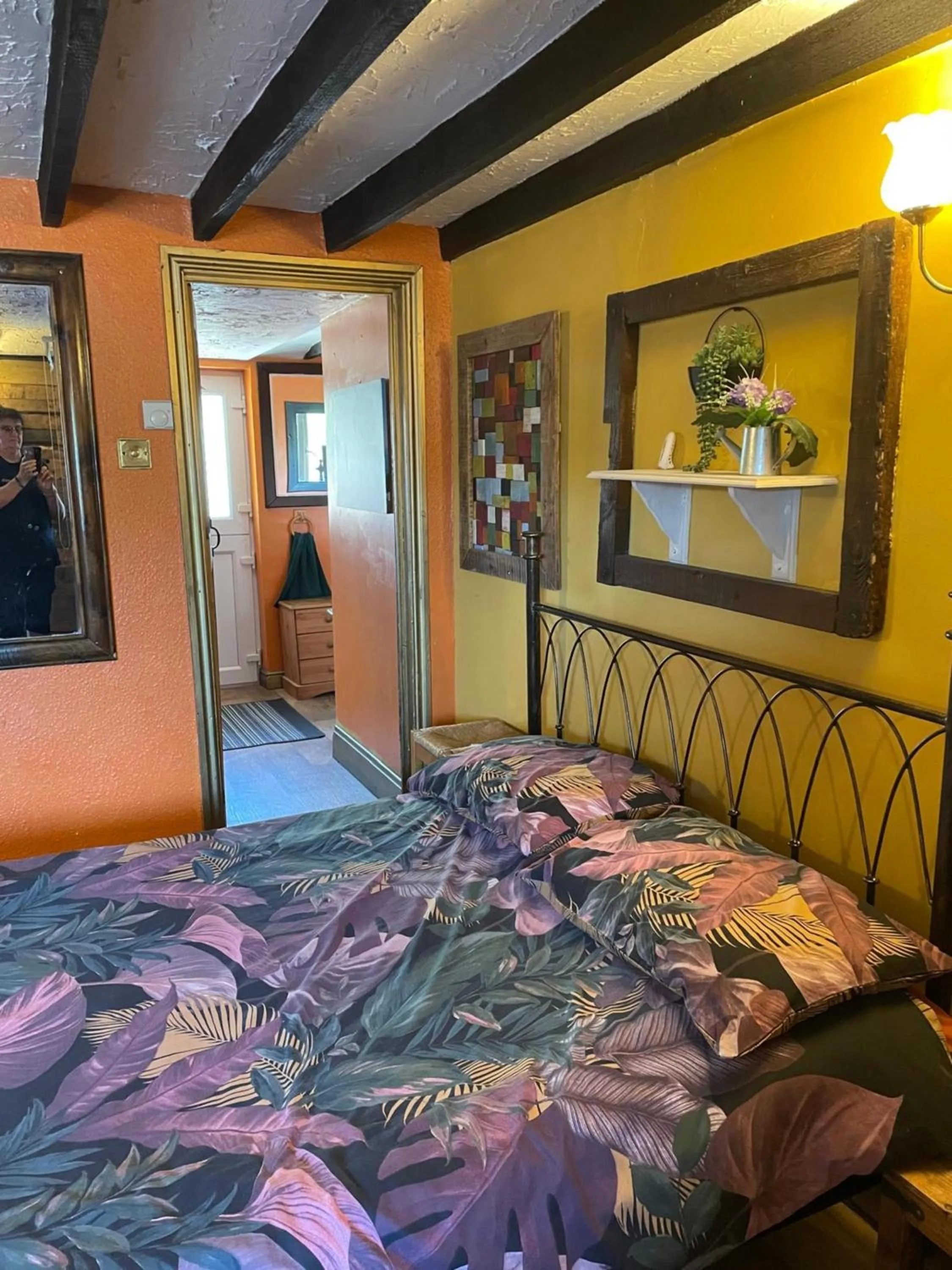 Bed in OYO Yarm Cottages