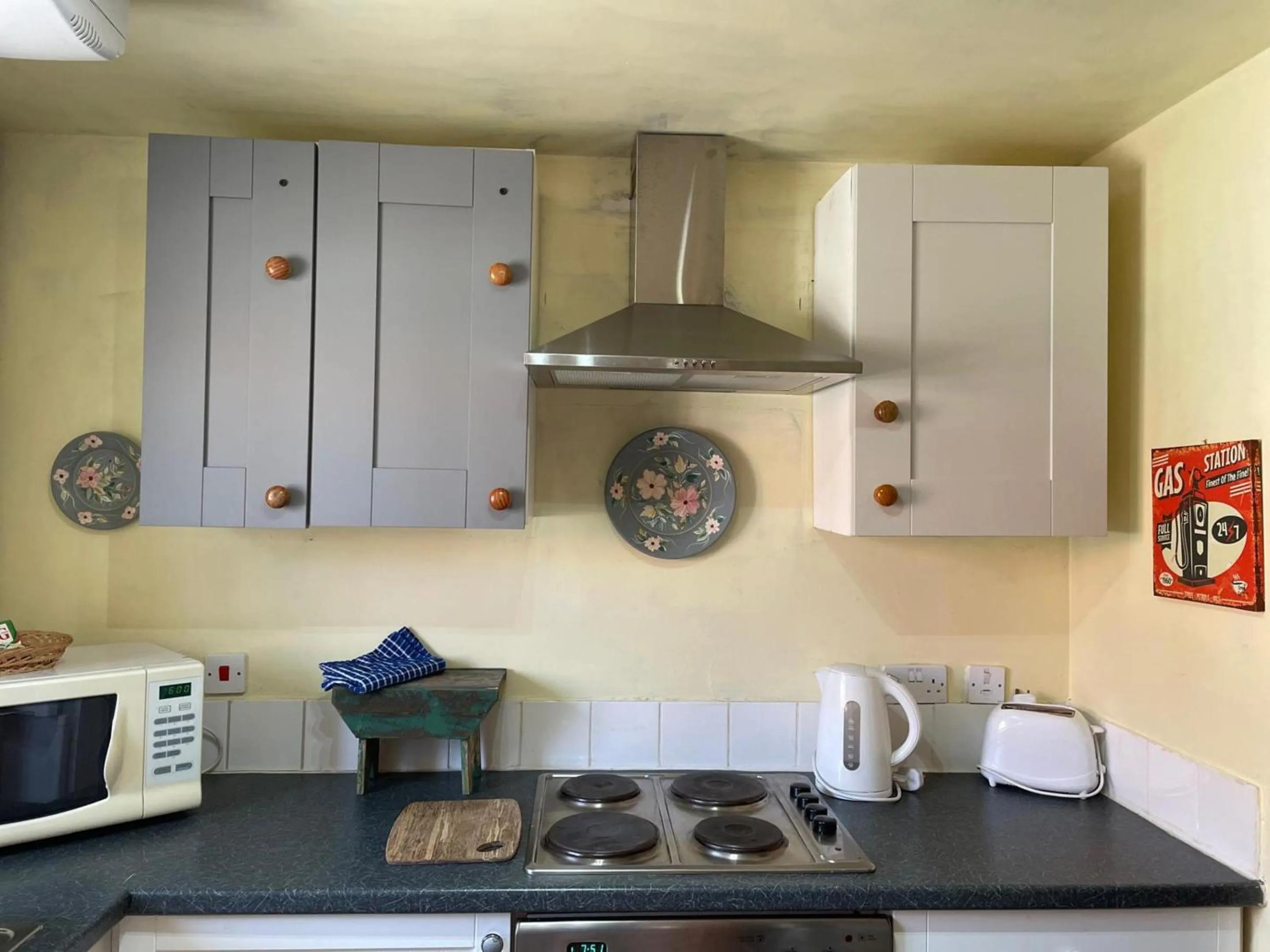Coffee/tea facilities in OYO Yarm Cottages