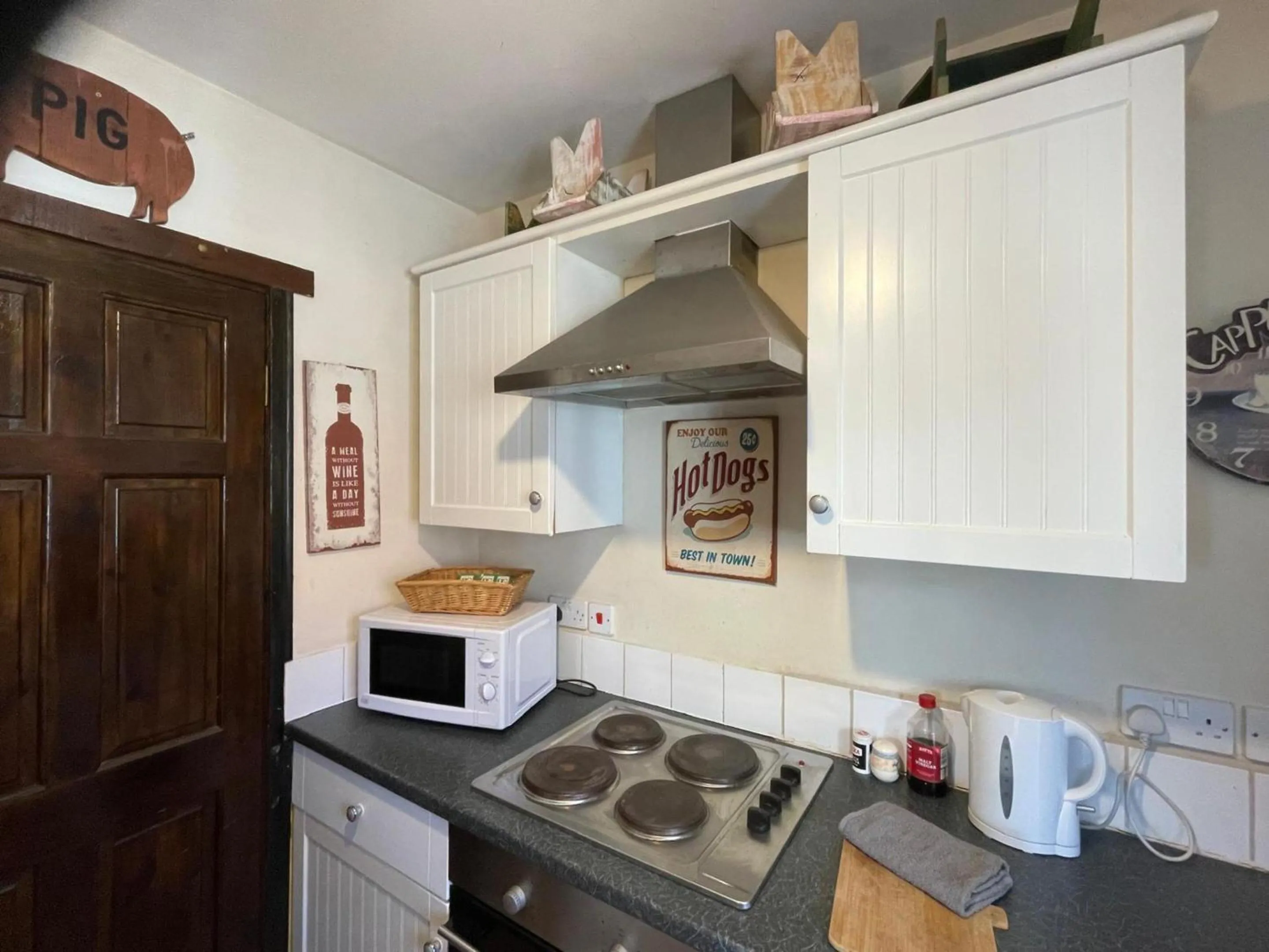 Kitchen or kitchenette in OYO Yarm Cottages