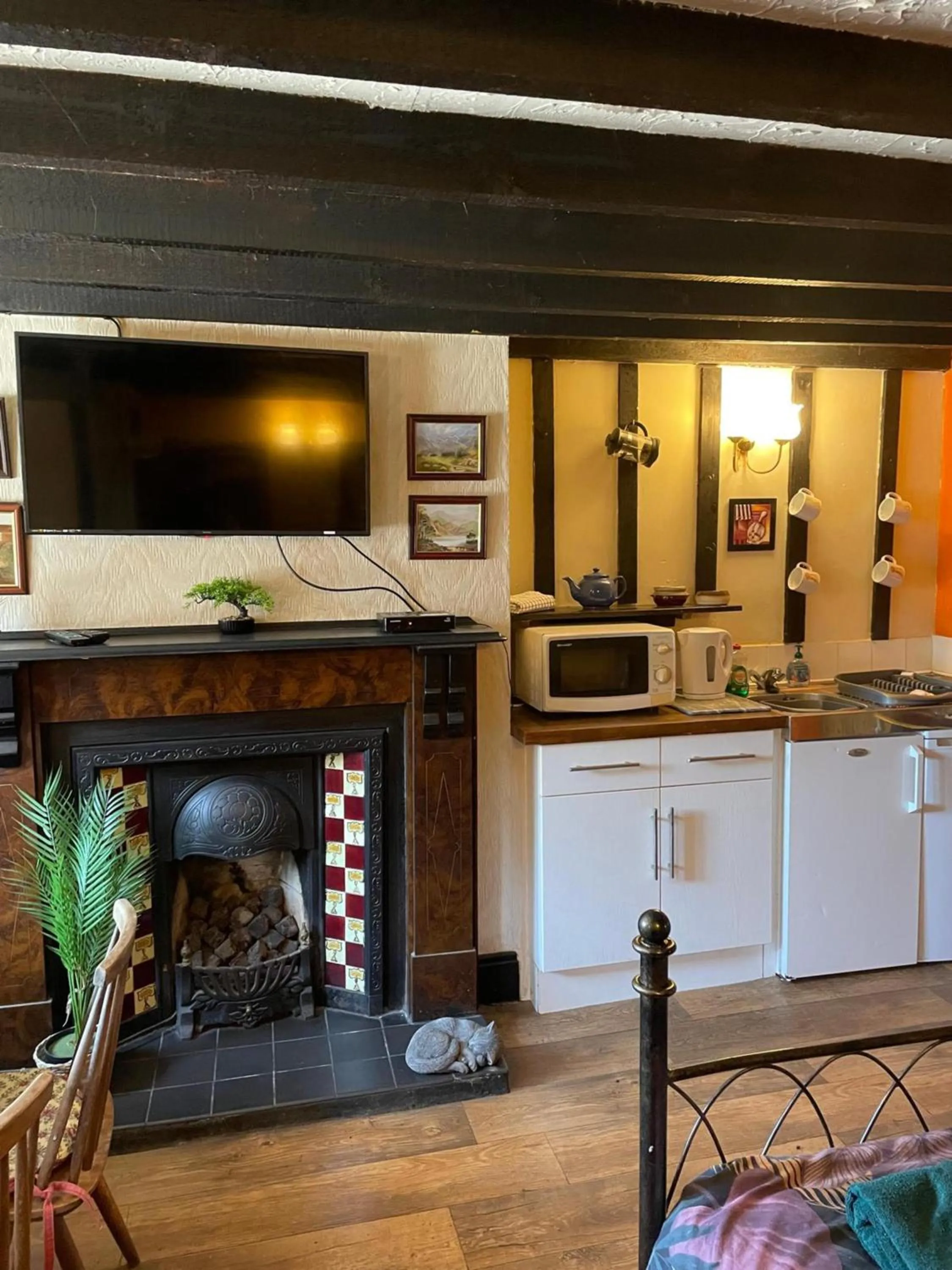 Kitchen or kitchenette in OYO Yarm Cottages
